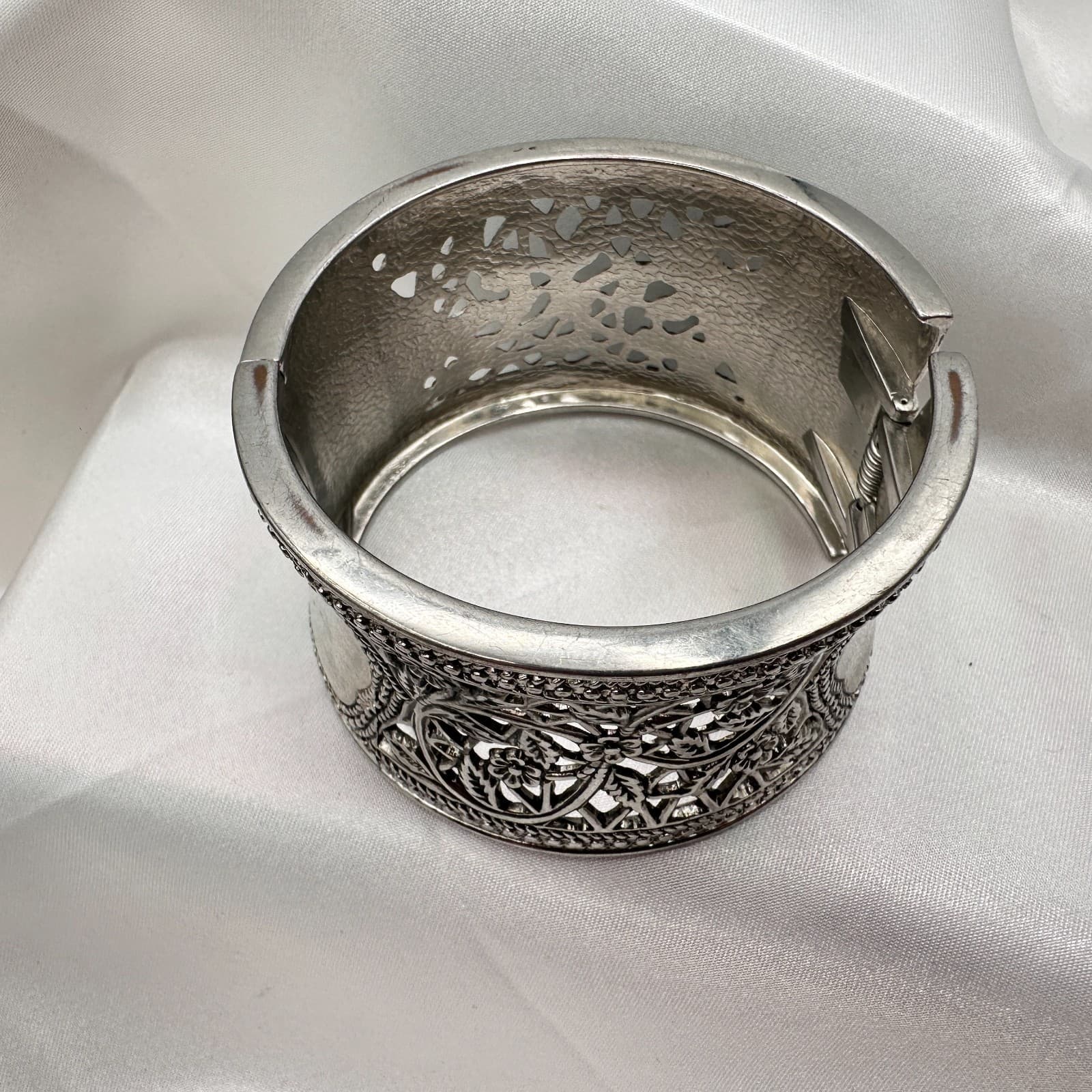 Vintage 90s Silver Tone Floral Wide Cuff Bracelet Women's Classic Jewelry - Thumbnail 3