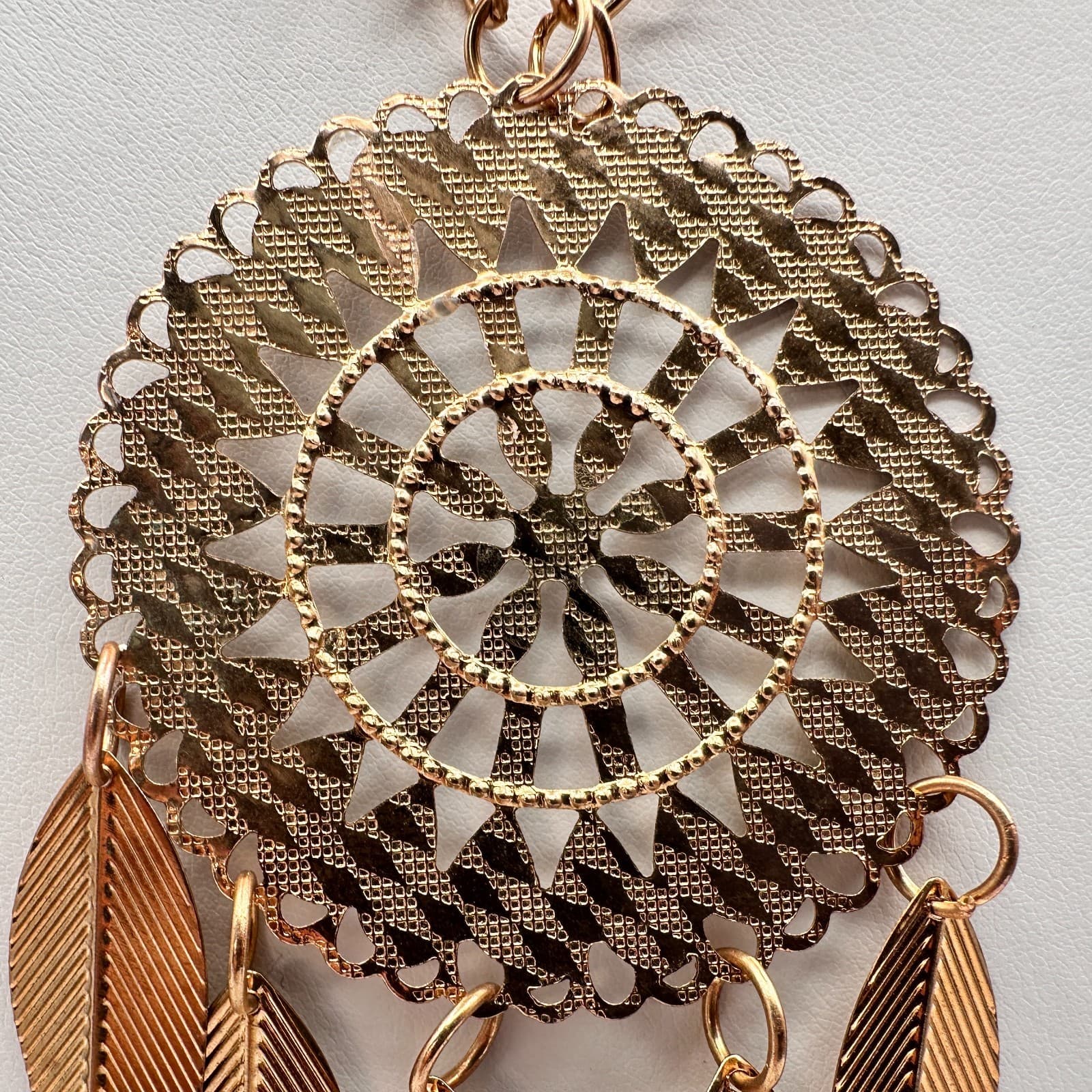 Vintage 90s Dreamcatcher Feather Pendant Necklace Gold Tone Boho Fashion Jewelry - Thumbnail 4