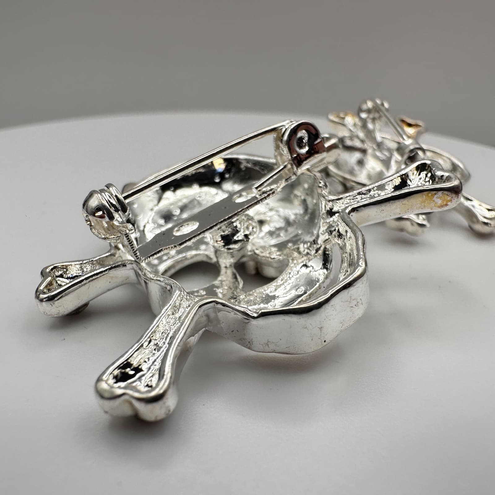 Vintage 90s Silver Tone Skull Brooch Pin Set Rhinestone Classic Fashion Jewelry - Thumbnail 13