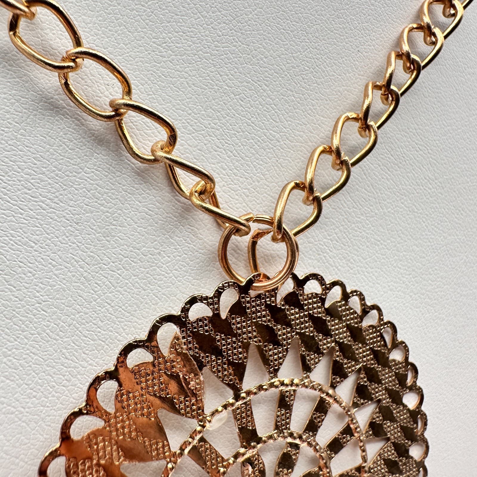 Vintage 90s Dreamcatcher Feather Pendant Necklace Gold Tone Boho Fashion Jewelry - Thumbnail 6