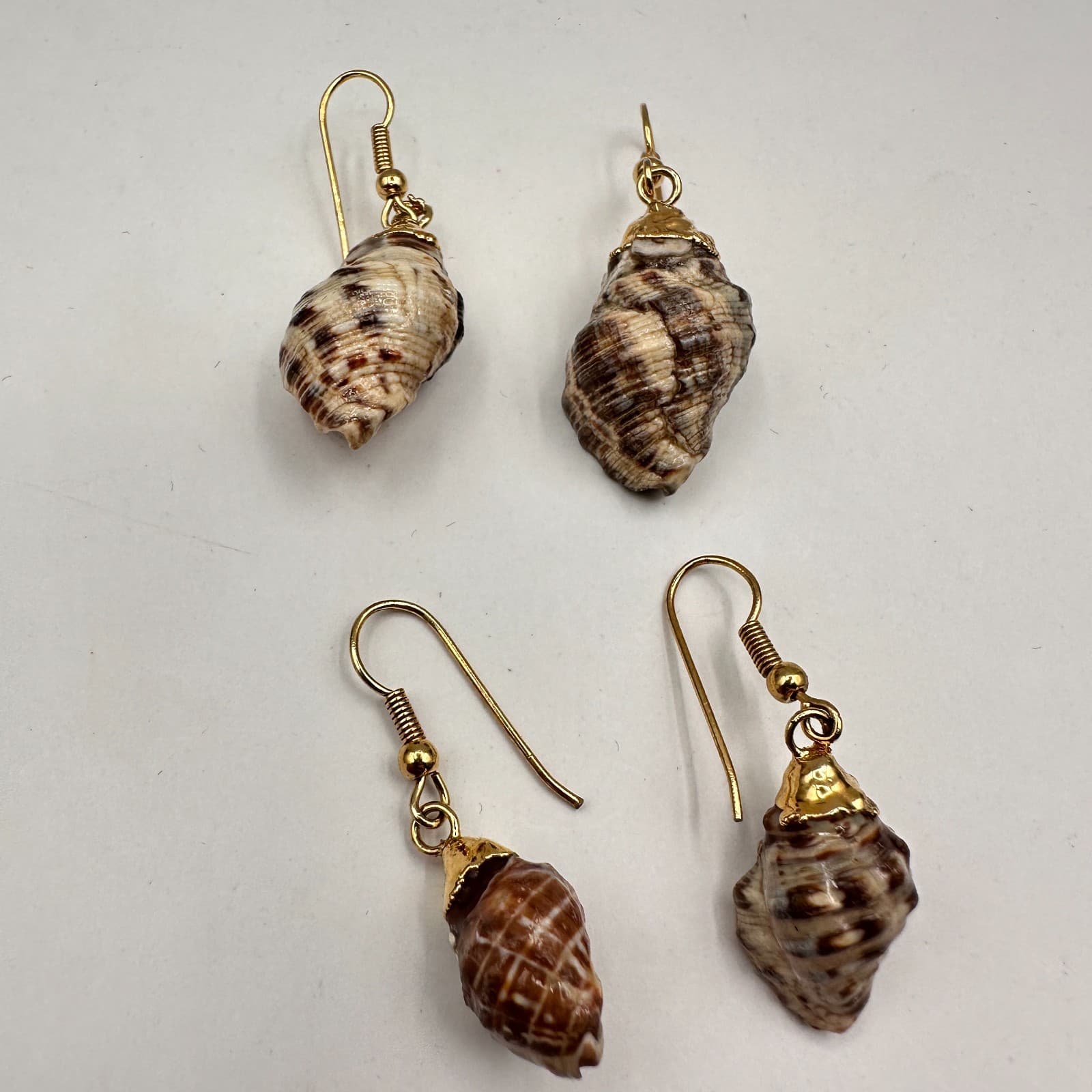 Vintage 90s Sea Shell Dangle Earrings Set of 2 Gold Tone Boho Beach Jewelry - Thumbnail 2