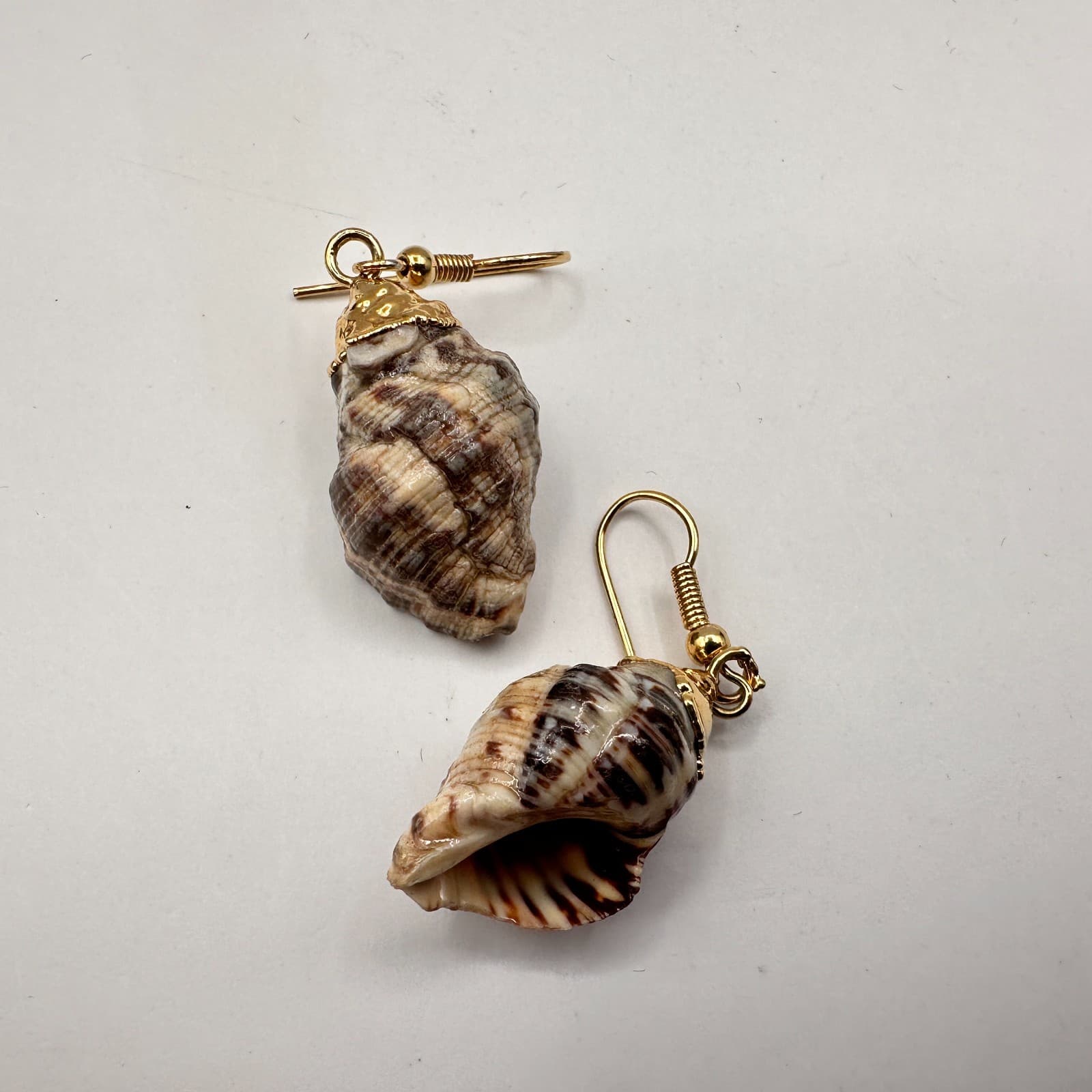 Vintage 90s Sea Shell Dangle Earrings Set of 2 Gold Tone Boho Beach Jewelry - Thumbnail 6