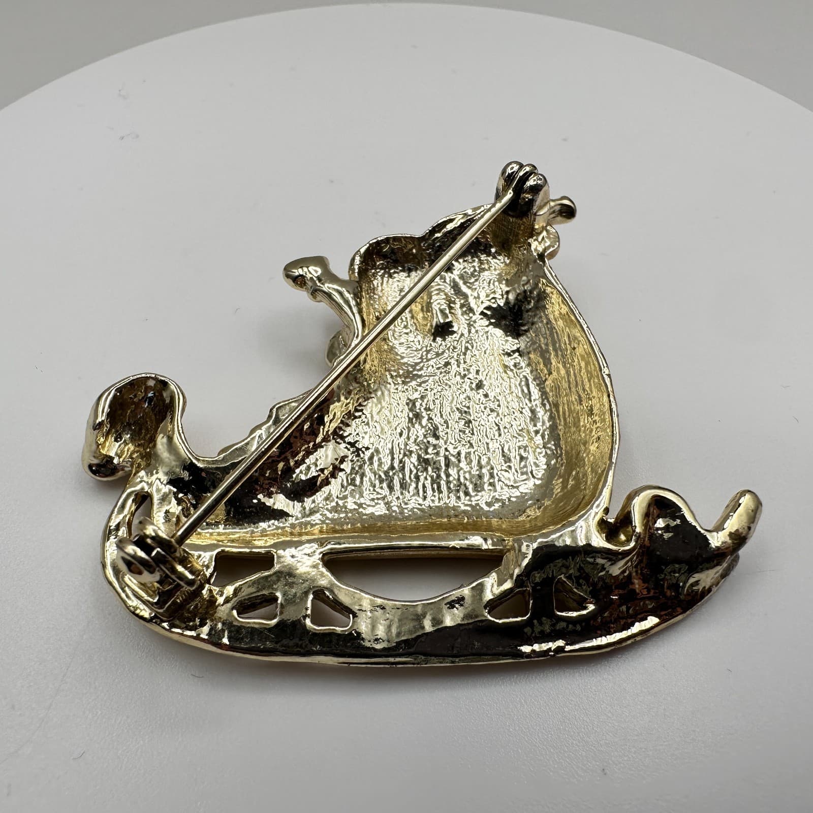 Vintage 90s Christmas Holiday Santa Sleigh Brooch Pin Gold Tone Women's Jewelry - Thumbnail 5