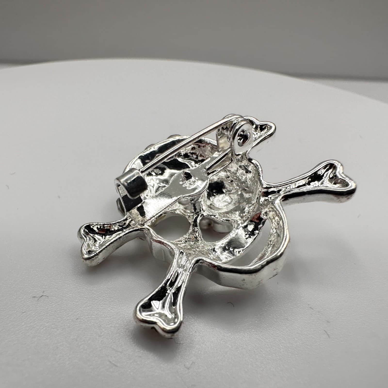 Vintage 90s Skull & Crossbones Gold Silver Rhinestone Charm Brooch Pin Jewelry - Thumbnail 8