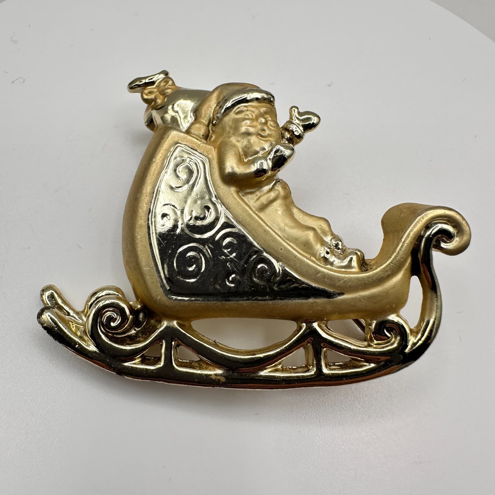 Vintage 90s Christmas Holiday Santa Sleigh Brooch Pin Gold Tone Women's Jewelry - Thumbnail 2
