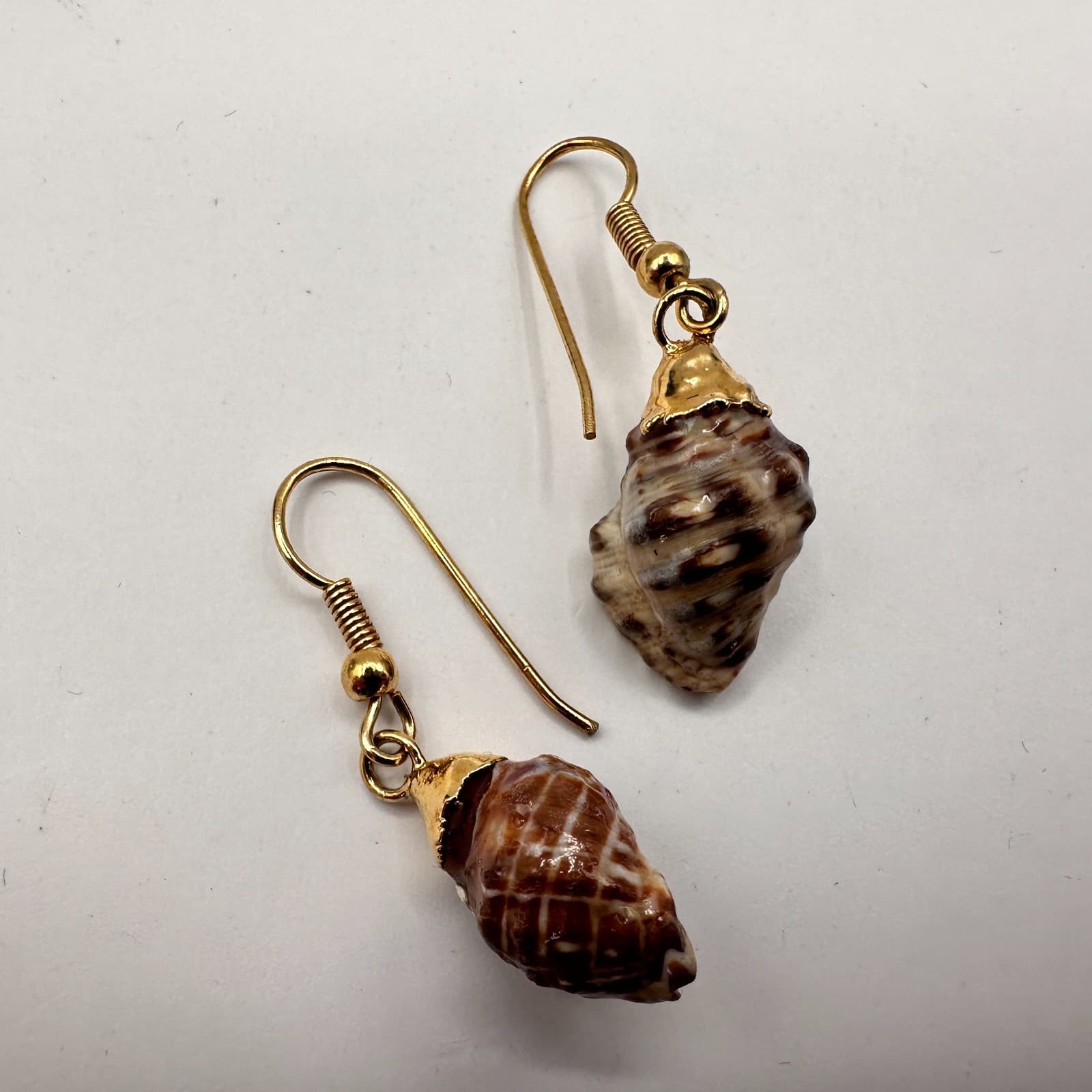 Vintage 90s Sea Shell Dangle Earrings Set of 2 Gold Tone Boho Beach Jewelry - Thumbnail 4