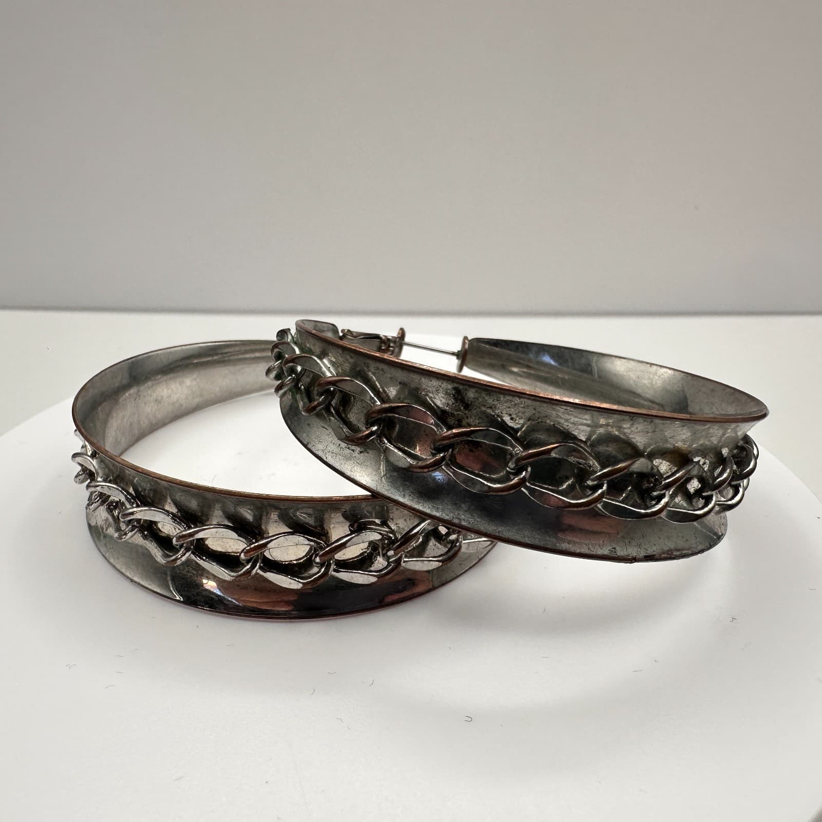 Vintage 90s Silver Tone Wide Hoop Chain Earrings Women's Classic Fashion Jewelry - Image 1