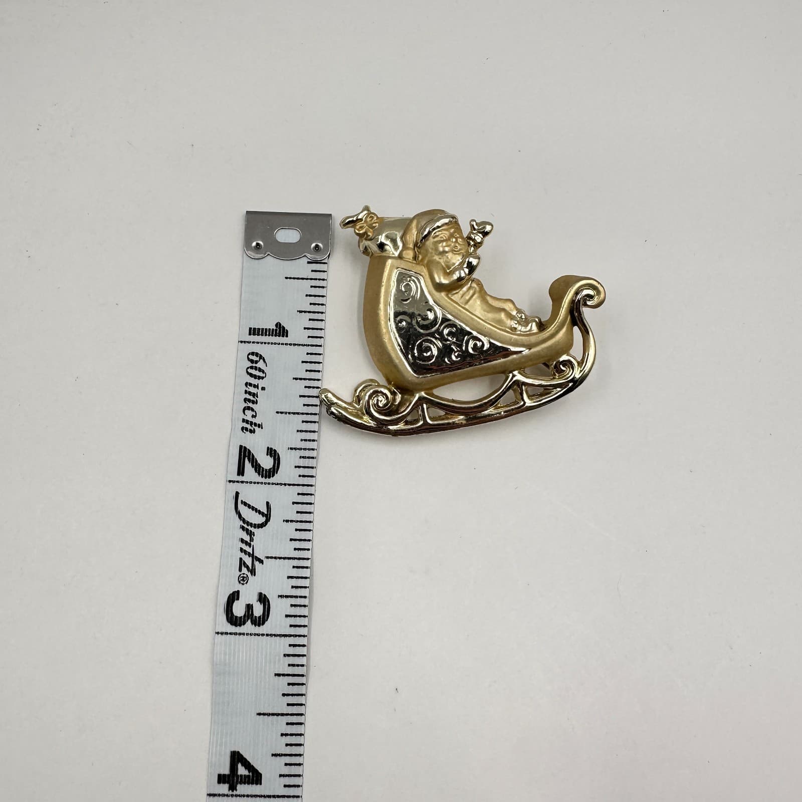 Vintage 90s Christmas Holiday Santa Sleigh Brooch Pin Gold Tone Women's Jewelry - Thumbnail 7