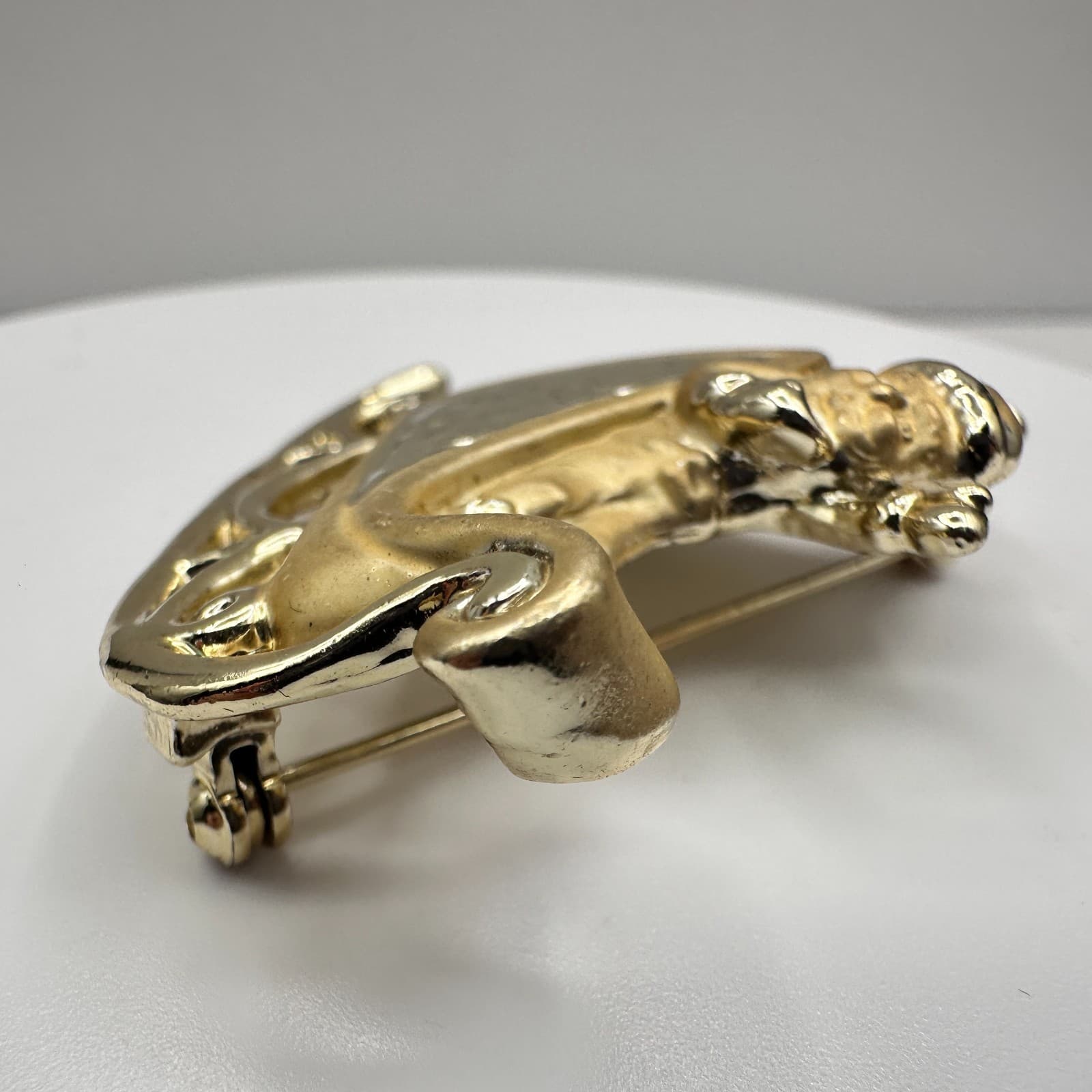 Vintage 90s Christmas Holiday Santa Sleigh Brooch Pin Gold Tone Women's Jewelry - Thumbnail 4