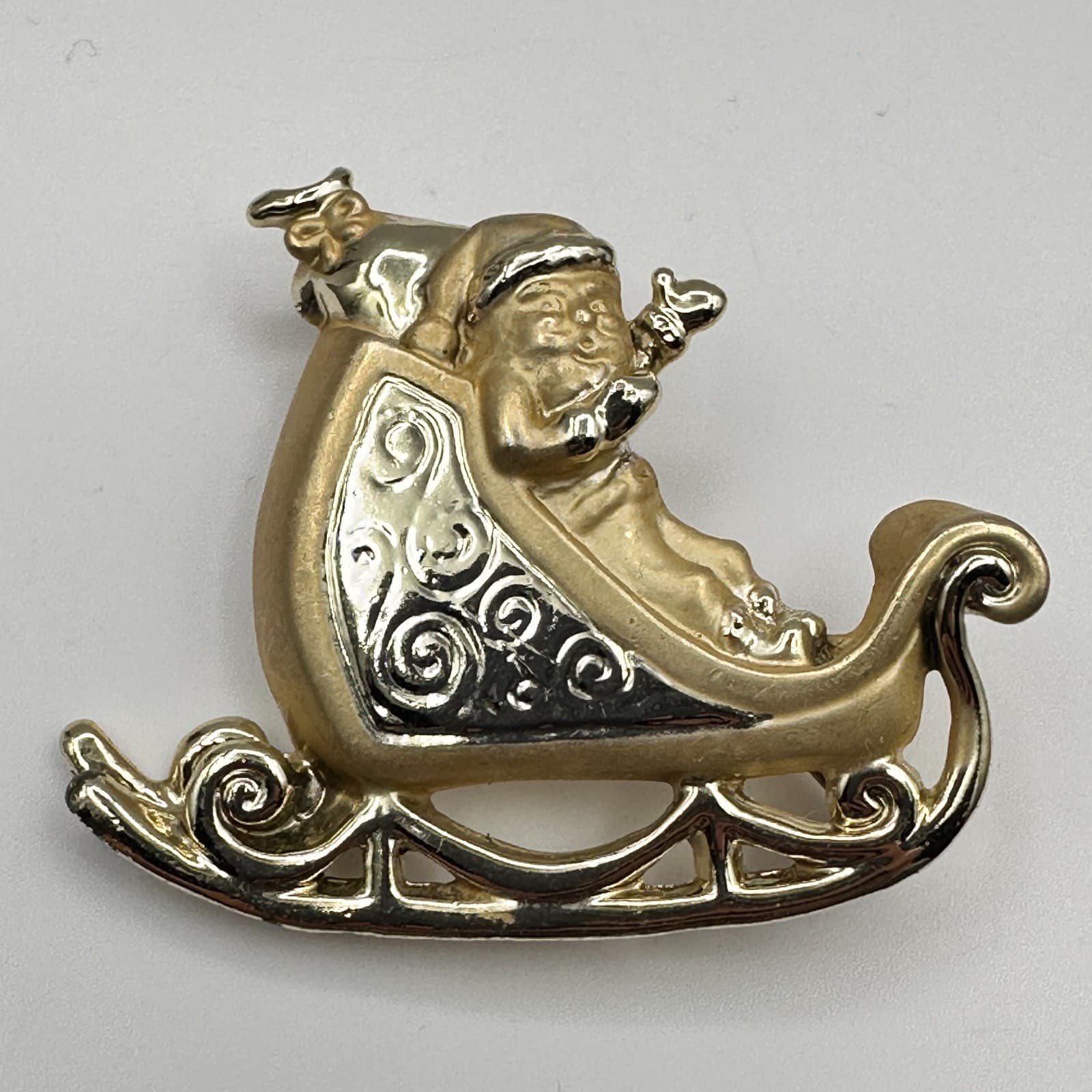 Vintage 90s Christmas Holiday Santa Sleigh Brooch Pin Gold Tone Women's Jewelry - Thumbnail 6