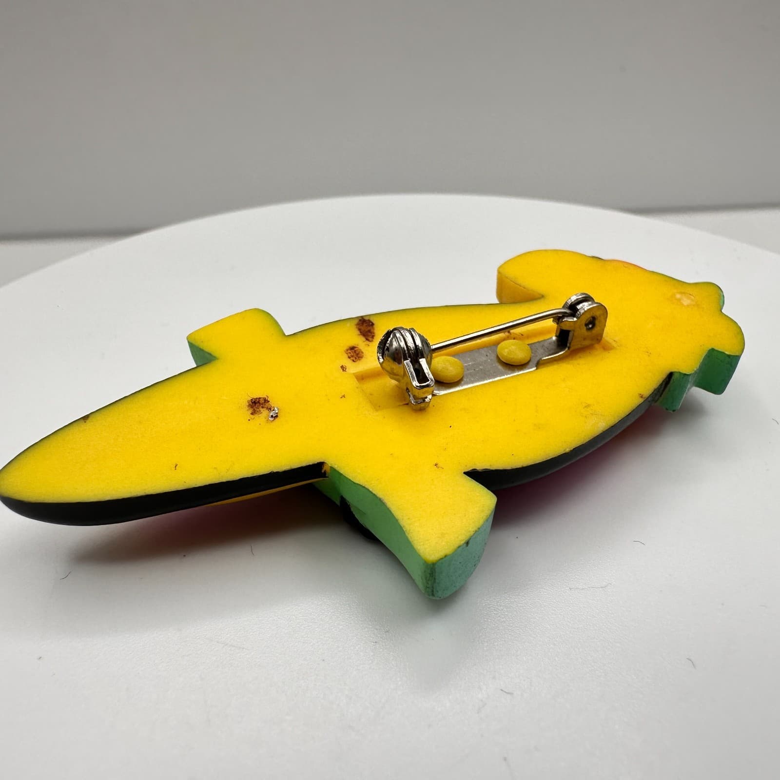 Vintage 80s Neon Pink Parrot Plastic Wood Brooch Pin Yellow Green Bird Jewelry - Thumbnail 6