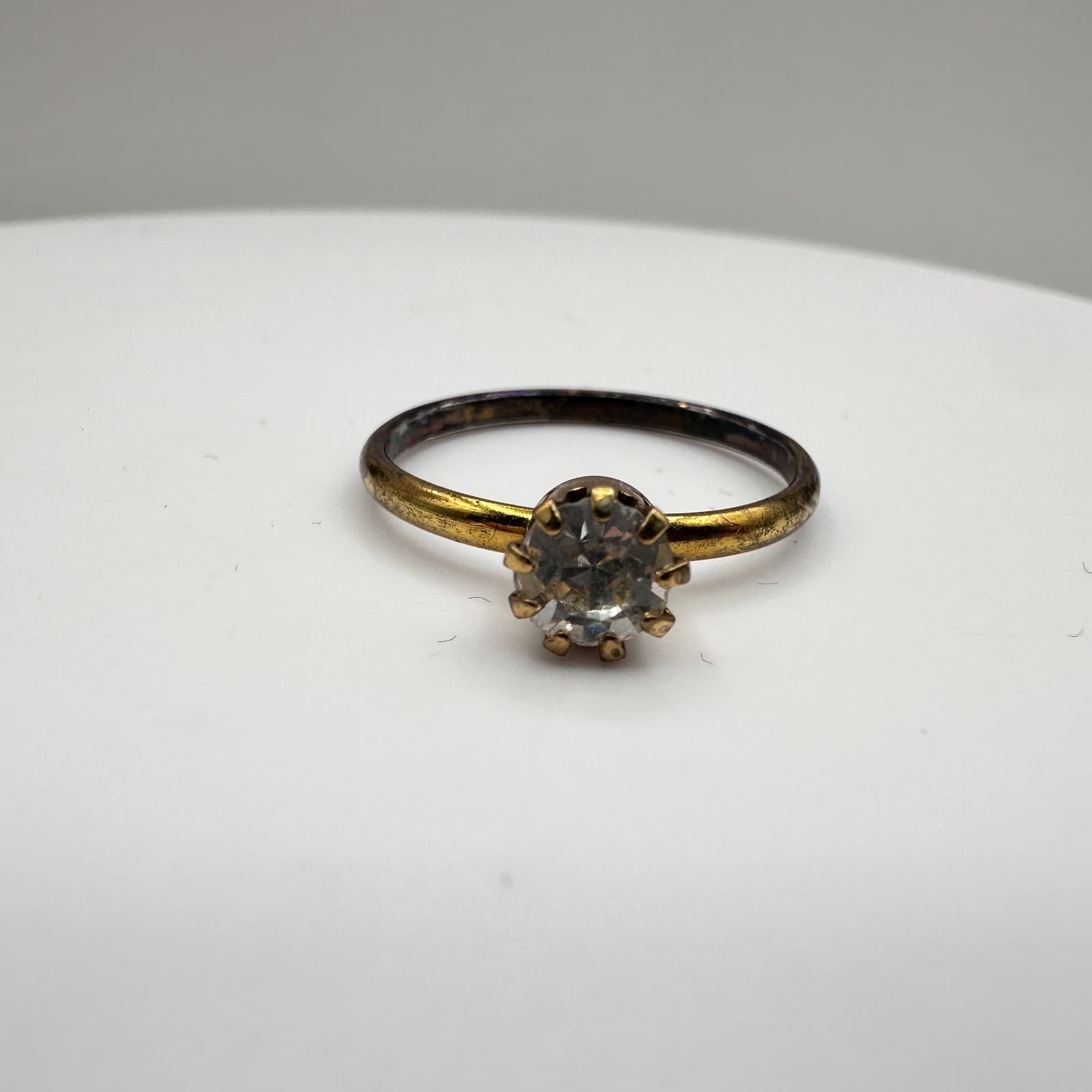 Vintage 80s Gold Tone Oval Clear Stone Solitaire Engagement Ring Band Jewelry - Image 1