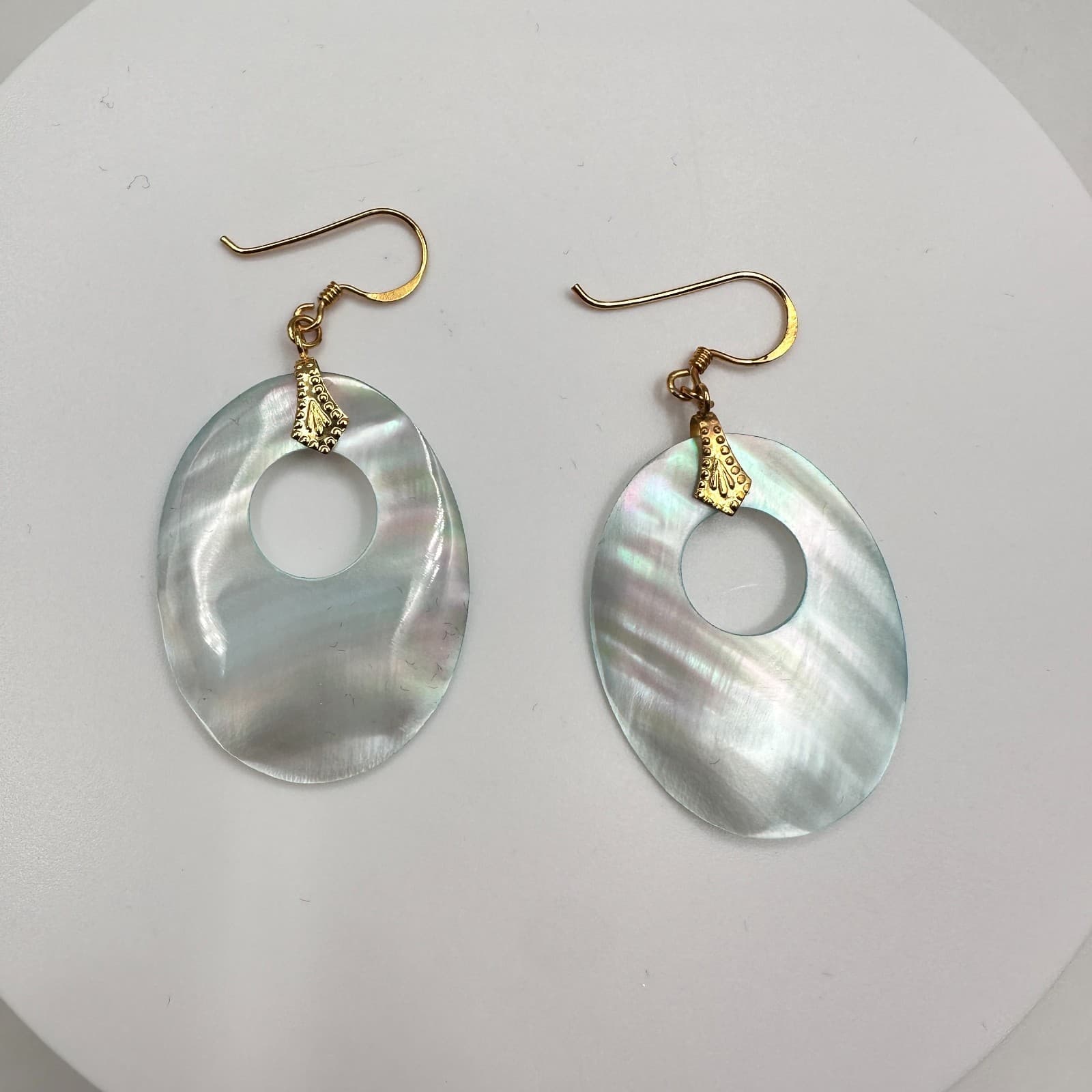 Vintage 90s Mother of Pearl Oval Dangle Earrings Gold Tone Women's Jewelry - Thumbnail 2