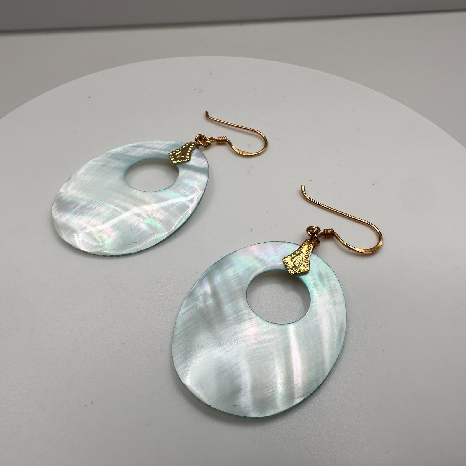 Vintage 90s Mother of Pearl Oval Dangle Earrings Gold Tone Women's Jewelry - Thumbnail 5