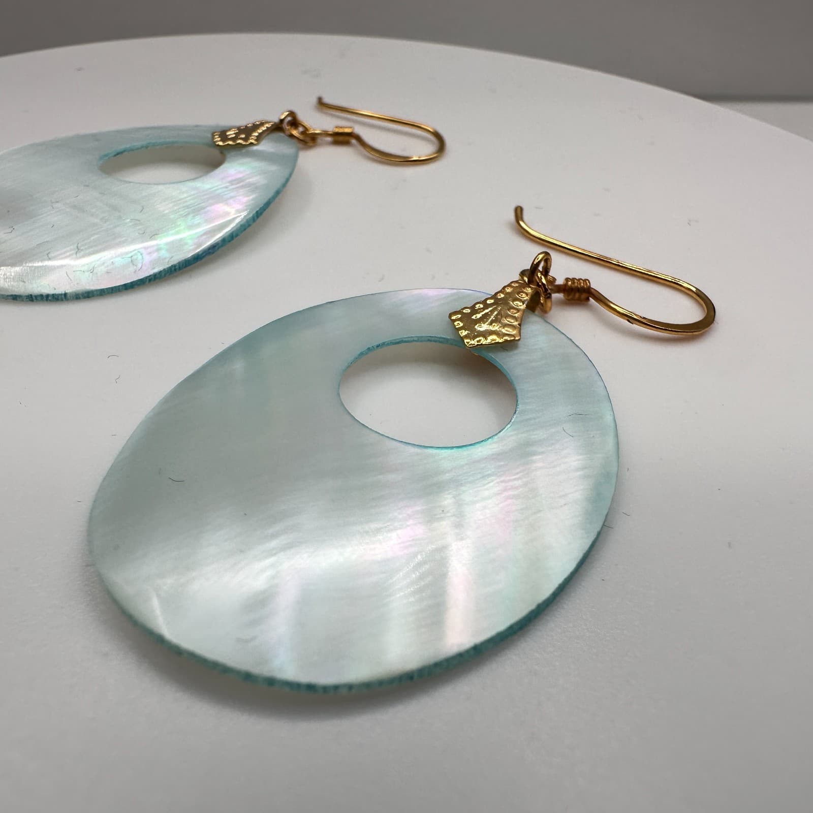 Vintage 90s Mother of Pearl Oval Dangle Earrings Gold Tone Women's Jewelry - Thumbnail 3