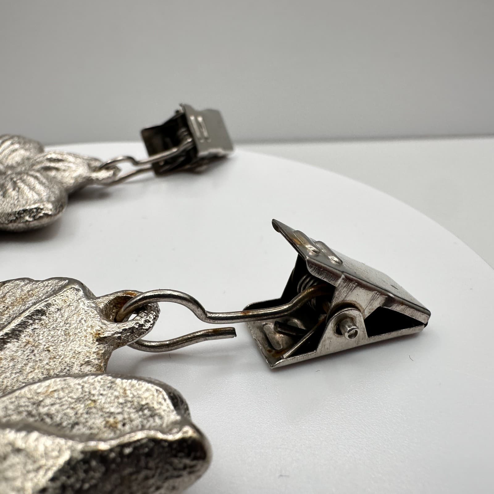 Vintage 90s Silver Tone Flower Tablecloth Weights Clips Clamps Earrings Jewelry - Thumbnail 7