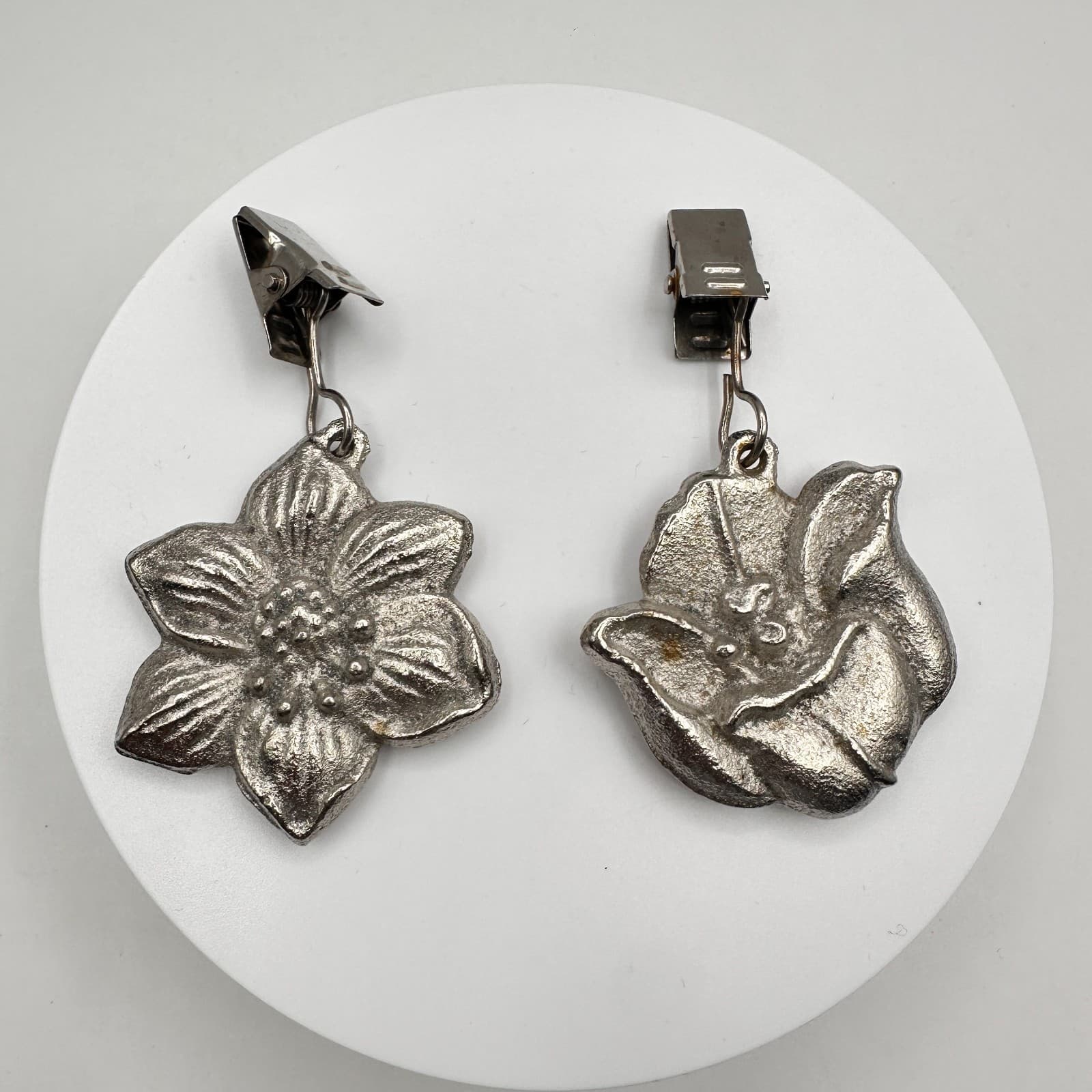 Vintage 90s Silver Tone Flower Tablecloth Weights Clips Clamps Earrings Jewelry - Image 1