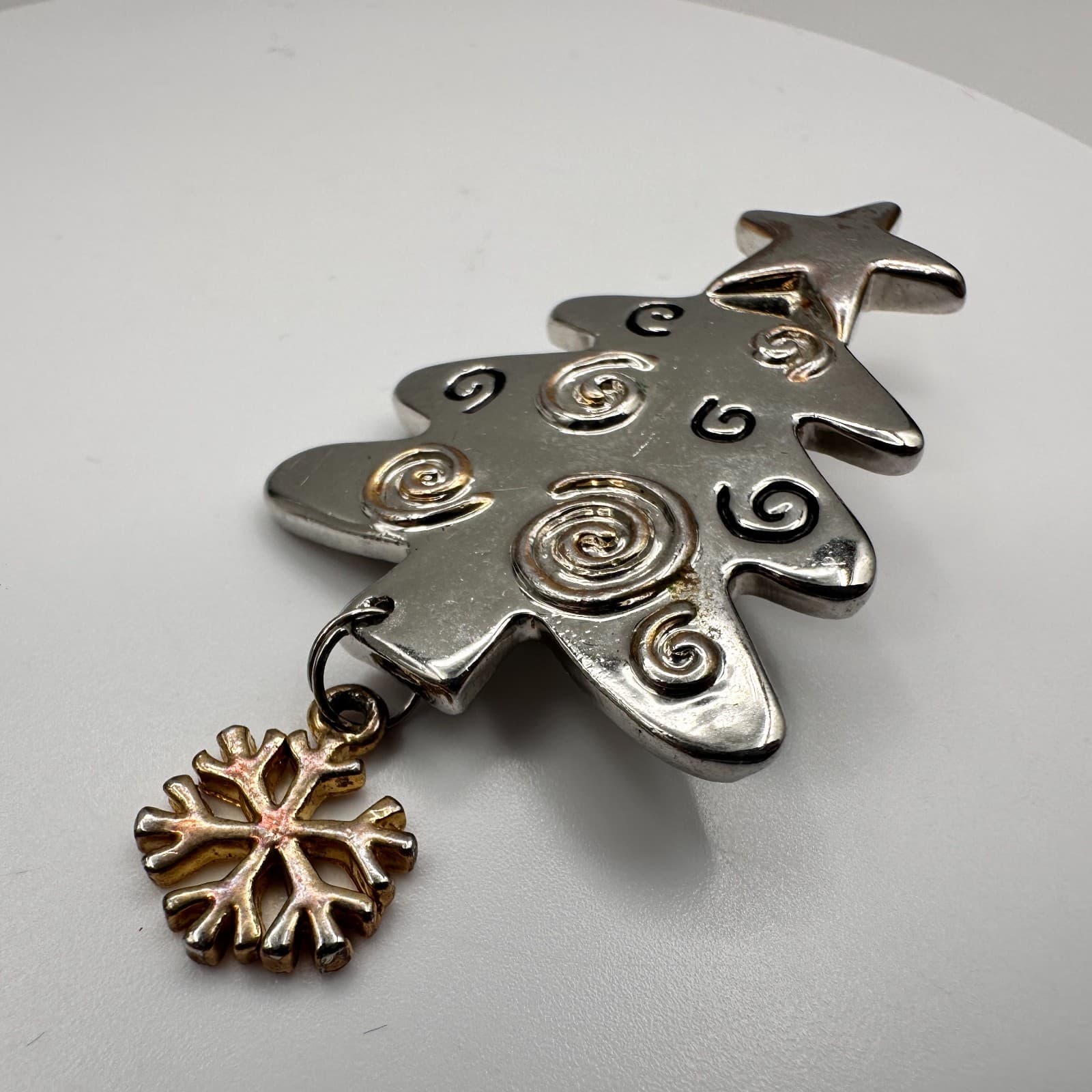 Vintage 90s Christmas Tree Brooch Pin Silver Tone Snowflake Dangle Jewelry - Thumbnail 4