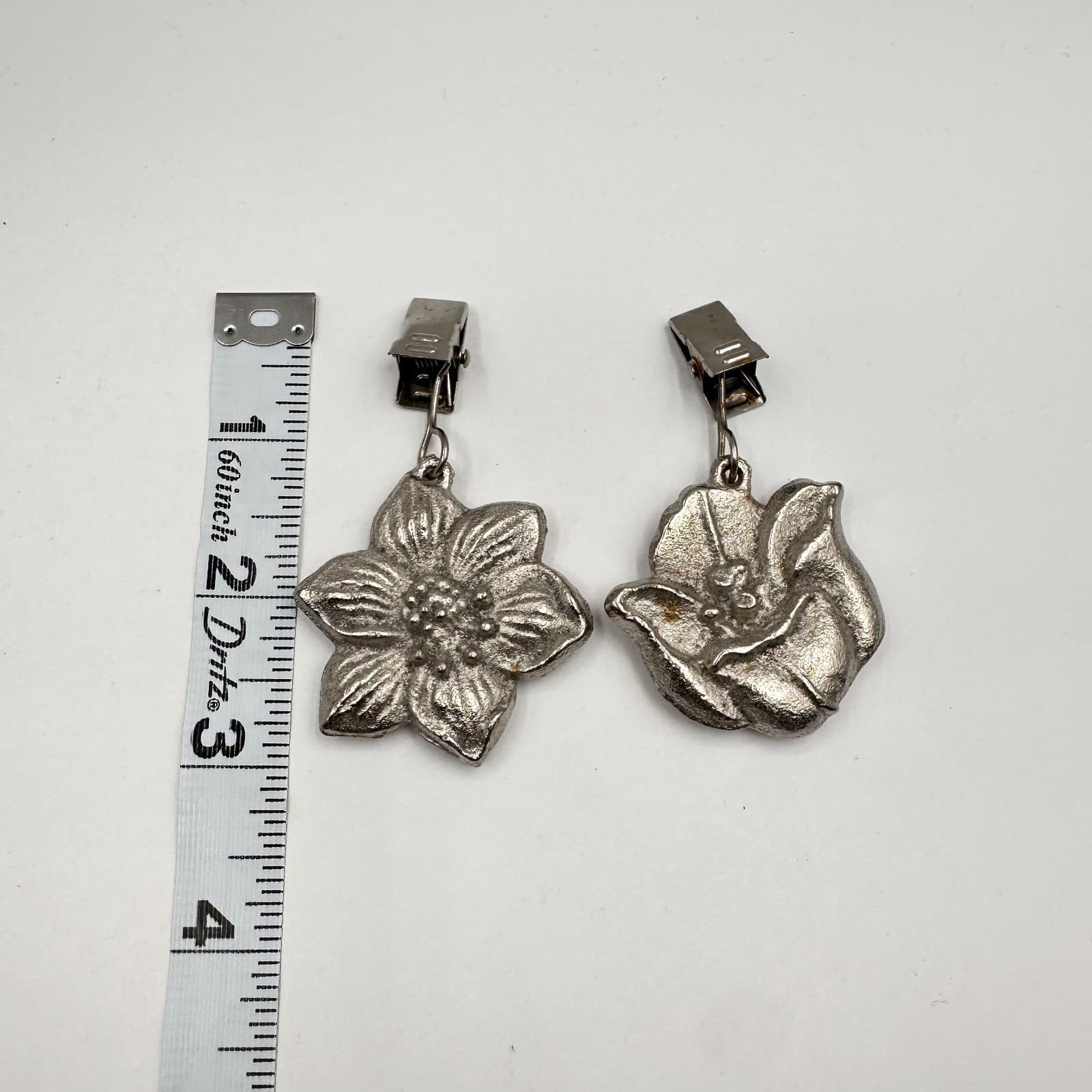 Vintage 90s Silver Tone Flower Tablecloth Weights Clips Clamps Earrings Jewelry - Thumbnail 8