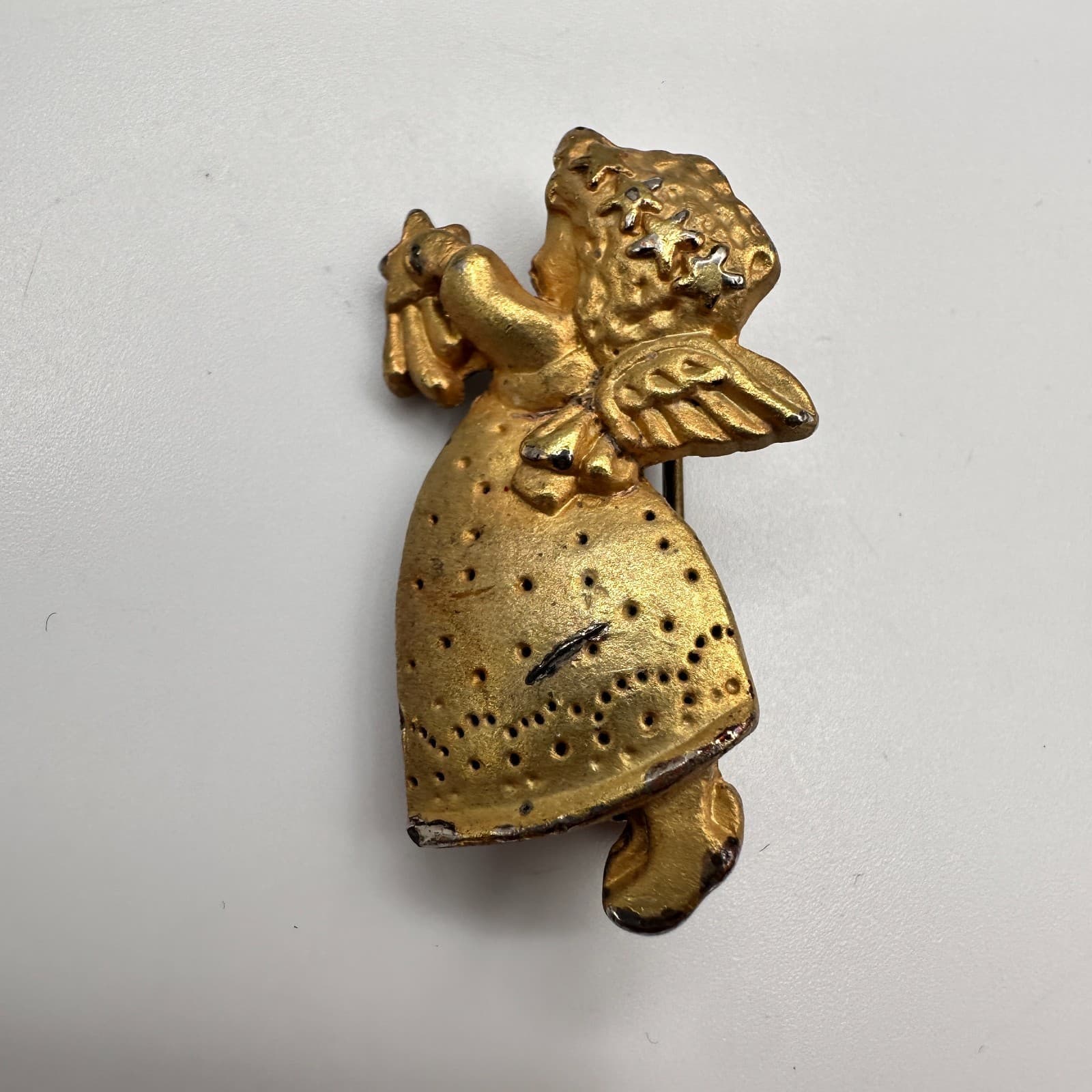 Vintage 80s Gold Tone Angel Brooch Pin Retro Women's Classic Fashion Jewelry - Image 1