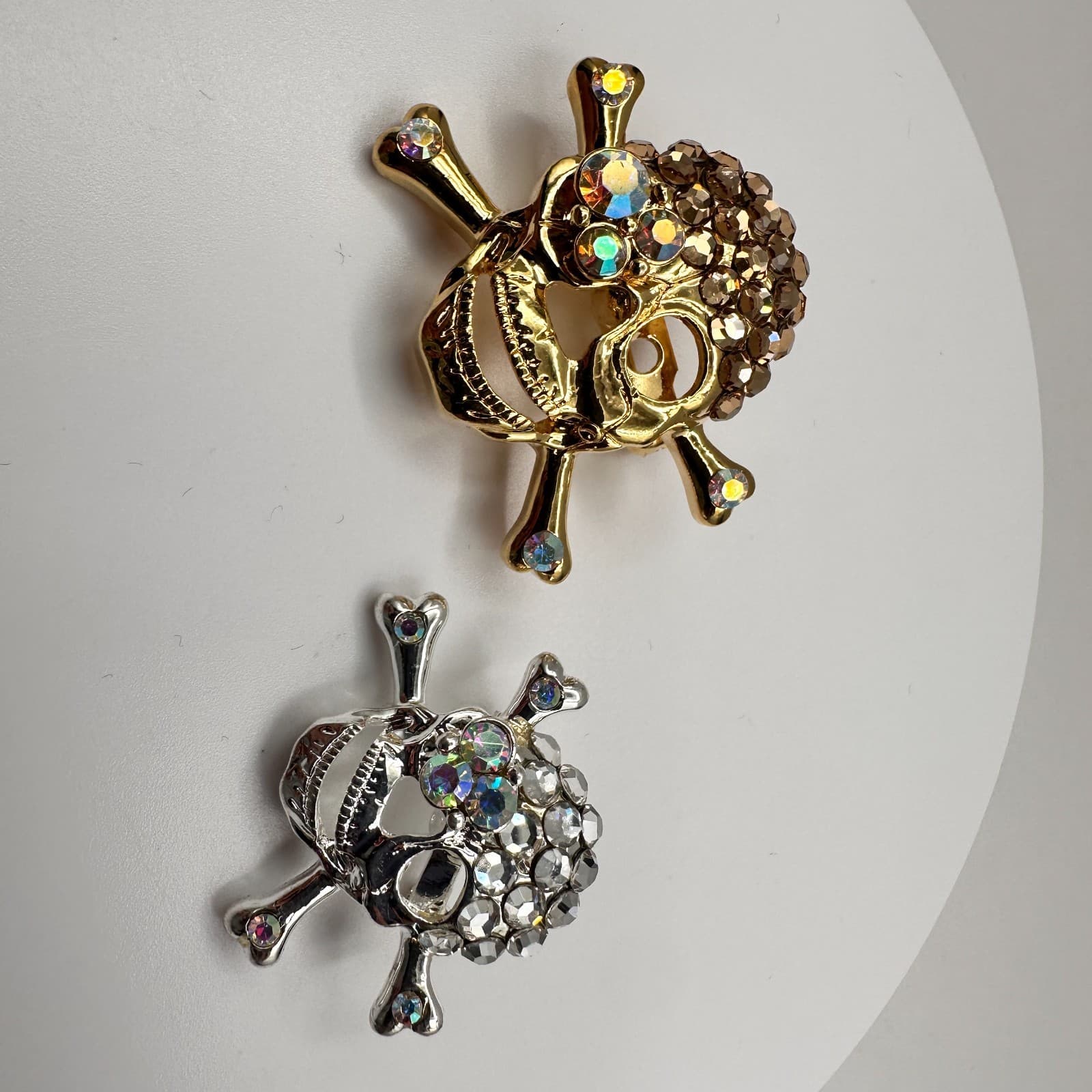 Vintage 90s Skull & Crossbones Gold Silver Rhinestone Charm Brooch Pin Jewelry - Thumbnail 2