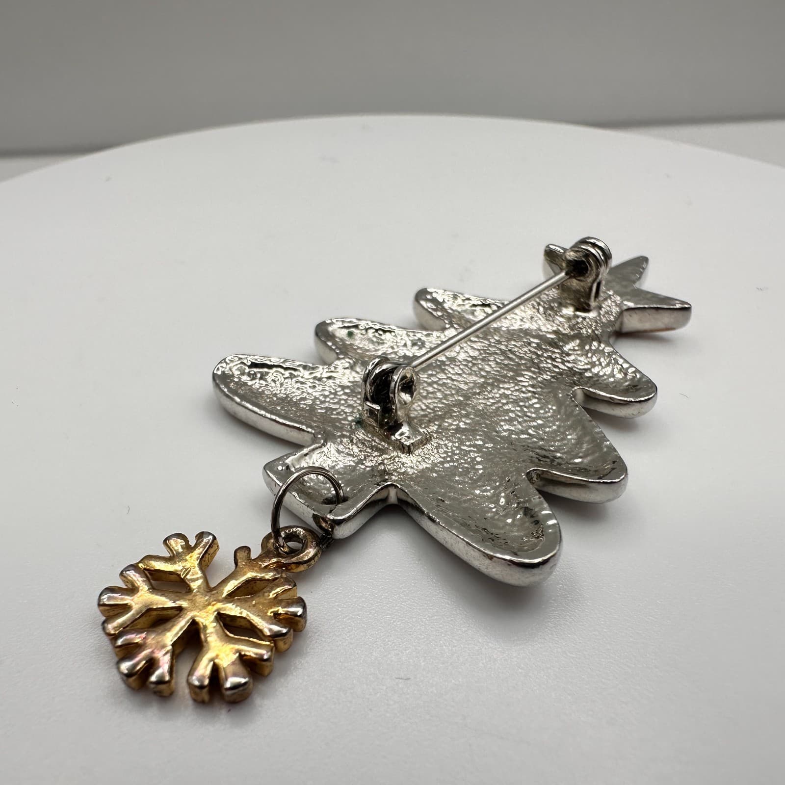 Vintage 90s Christmas Tree Brooch Pin Silver Tone Snowflake Dangle Jewelry - Thumbnail 6