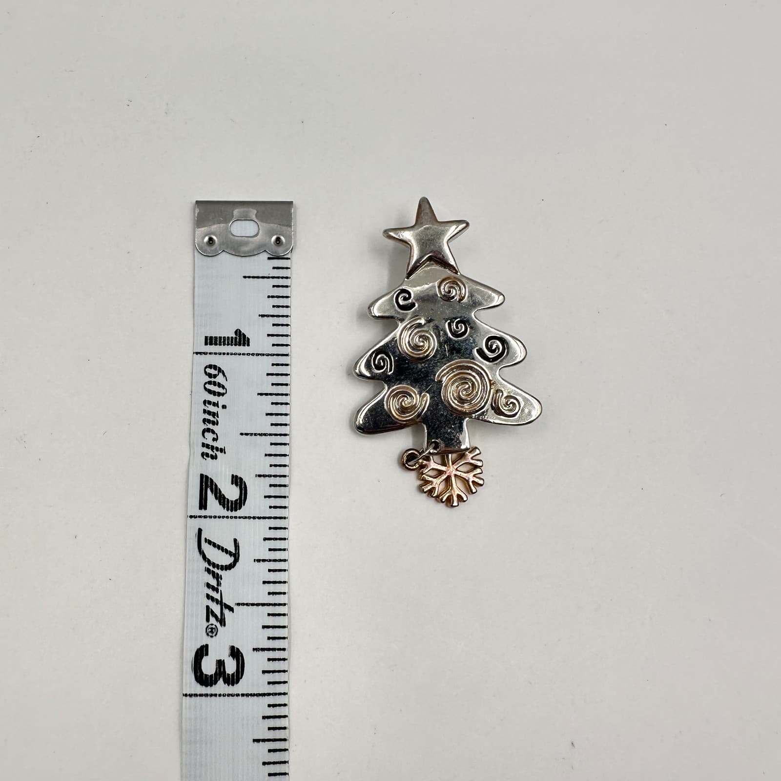 Vintage 90s Christmas Tree Brooch Pin Silver Tone Snowflake Dangle Jewelry - Thumbnail 7
