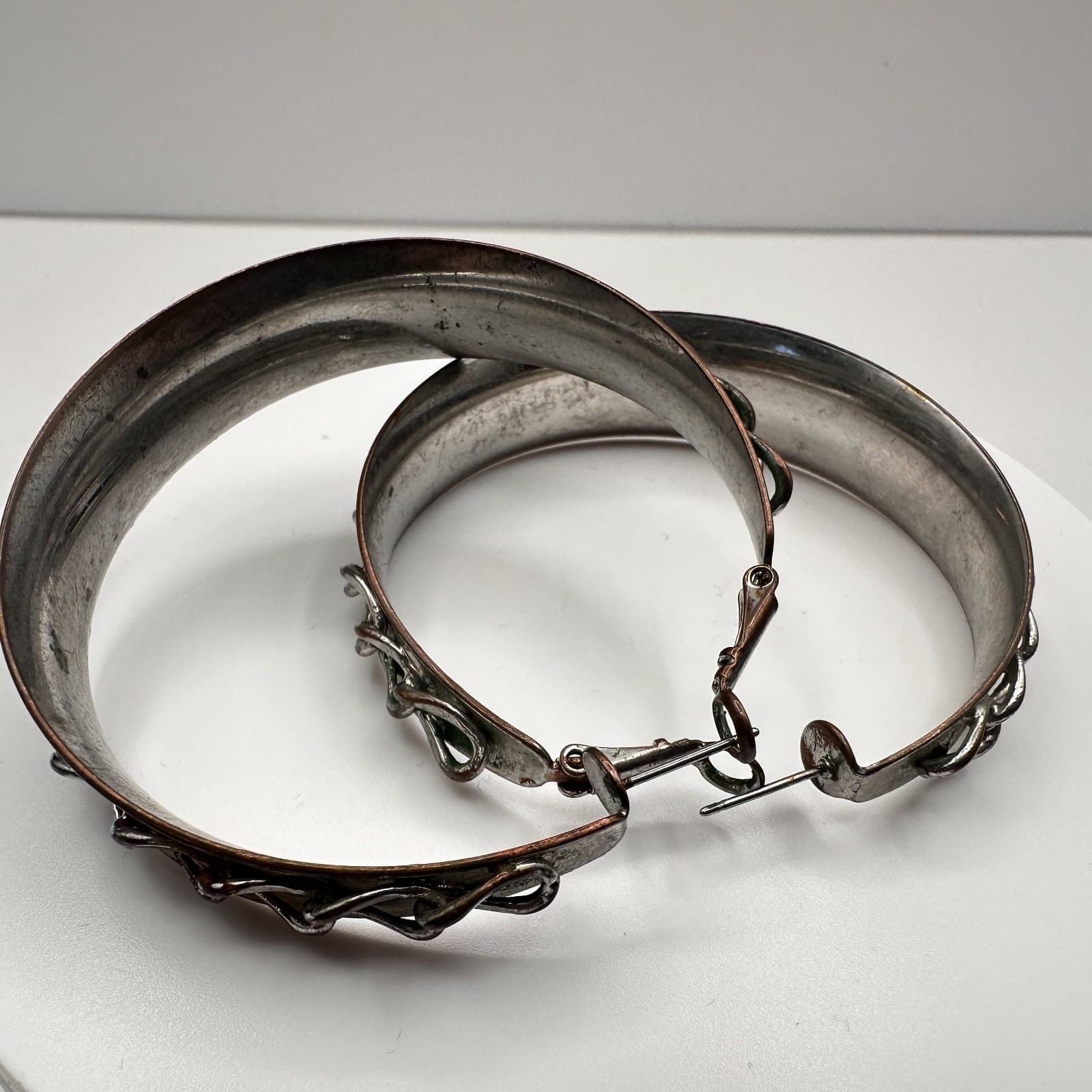 Vintage 90s Silver Tone Wide Hoop Chain Earrings Women's Classic Fashion Jewelry - Thumbnail 6