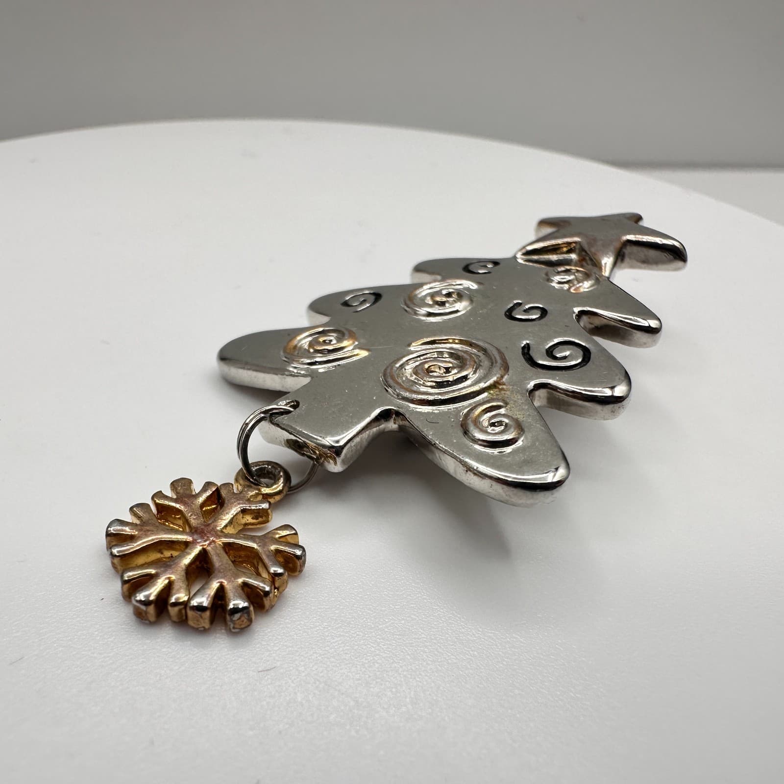 Vintage 90s Christmas Tree Brooch Pin Silver Tone Snowflake Dangle Jewelry - Thumbnail 3