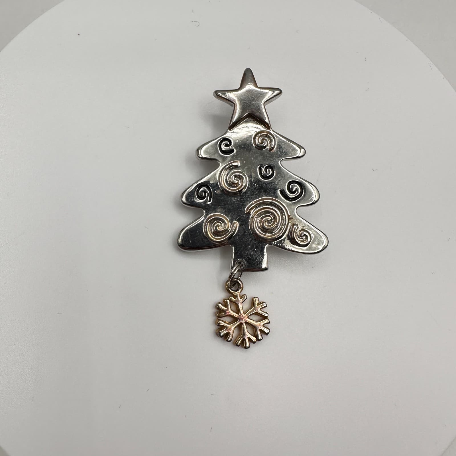Vintage 90s Christmas Tree Brooch Pin Silver Tone Snowflake Dangle Jewelry - Thumbnail 2