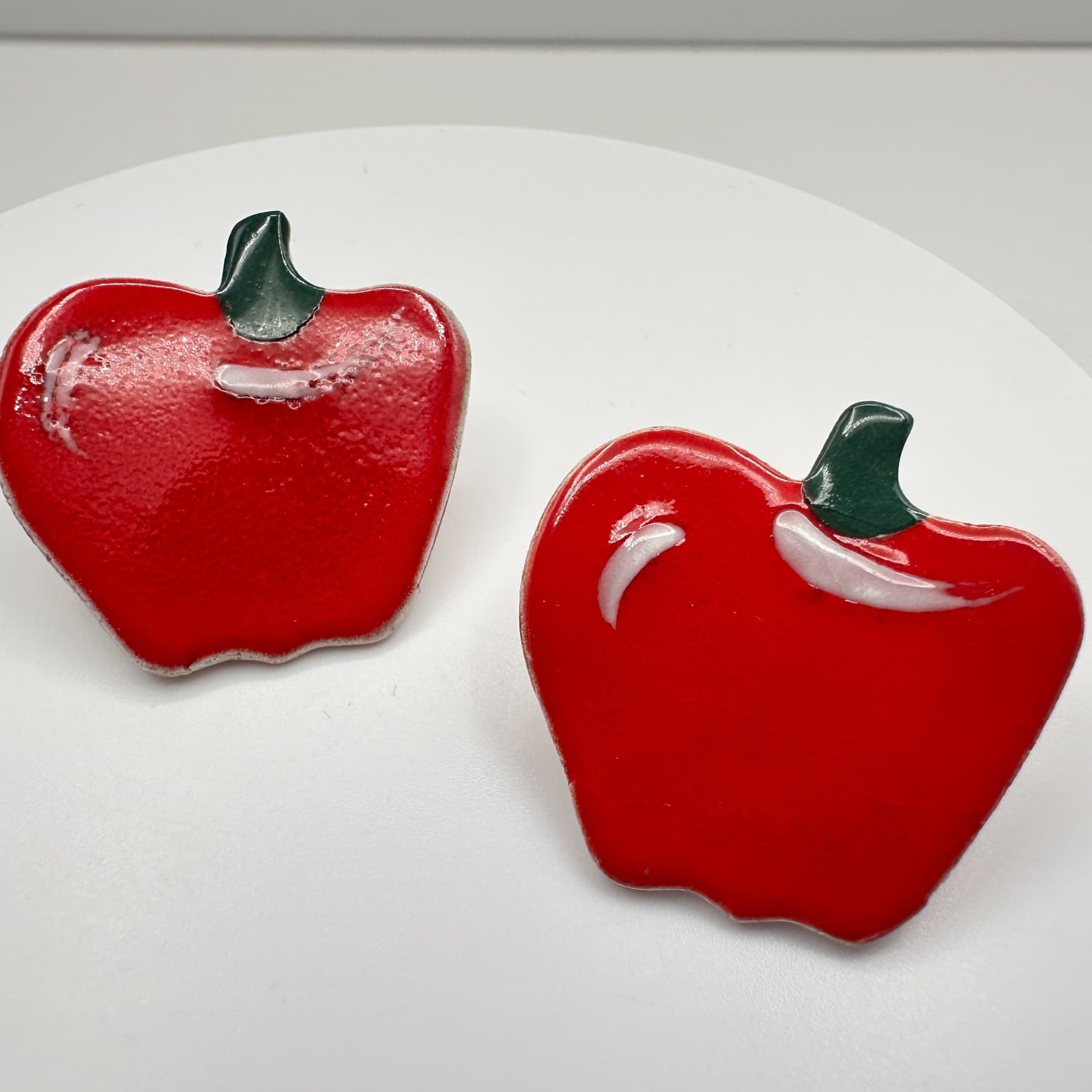 Vintage 90s Red Enamel Apple Earrings Green Leaf Flush Ceramics Fruit Jewelry - Thumbnail 2