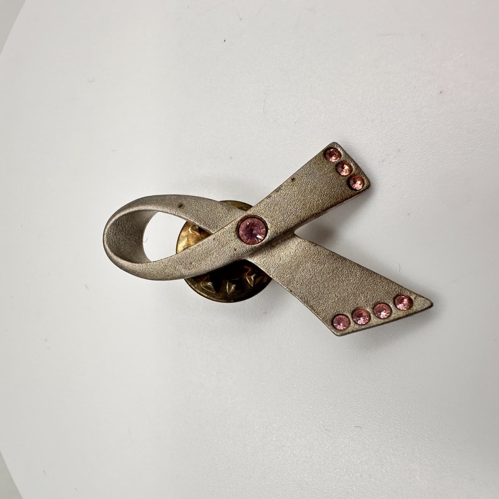 Vintage 80s Cancer Awareness Ribbon Pin Brooch Rhinestone Silver Tone Jewelry - Image 1