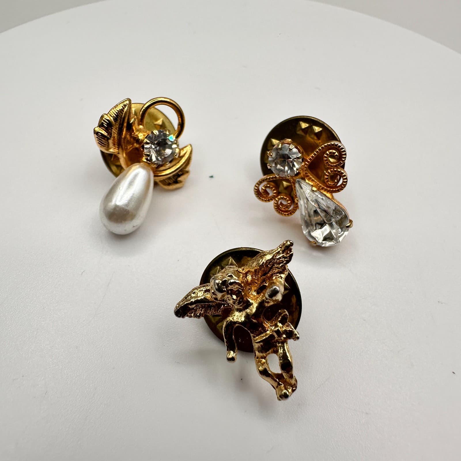 Vintage 90s Gold Tone Angel Cherub Brooch Pin Rhinestone Pearl Christmas Jewelry - Image 1