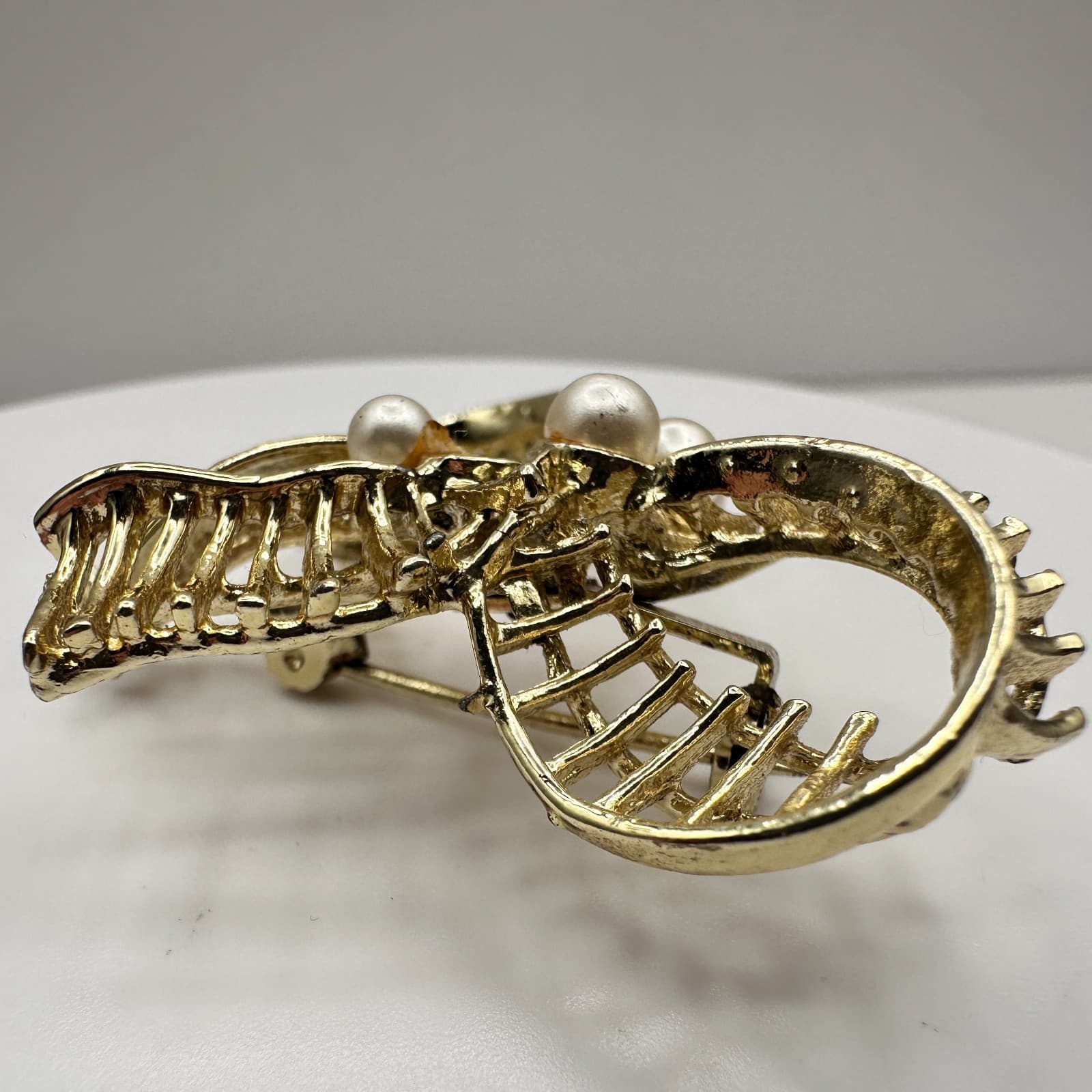 Vintage 80s Gold Tone Faux Pearl Bow Brooch Pin Ribbon Woven Knotwork Jewelry - Thumbnail 4