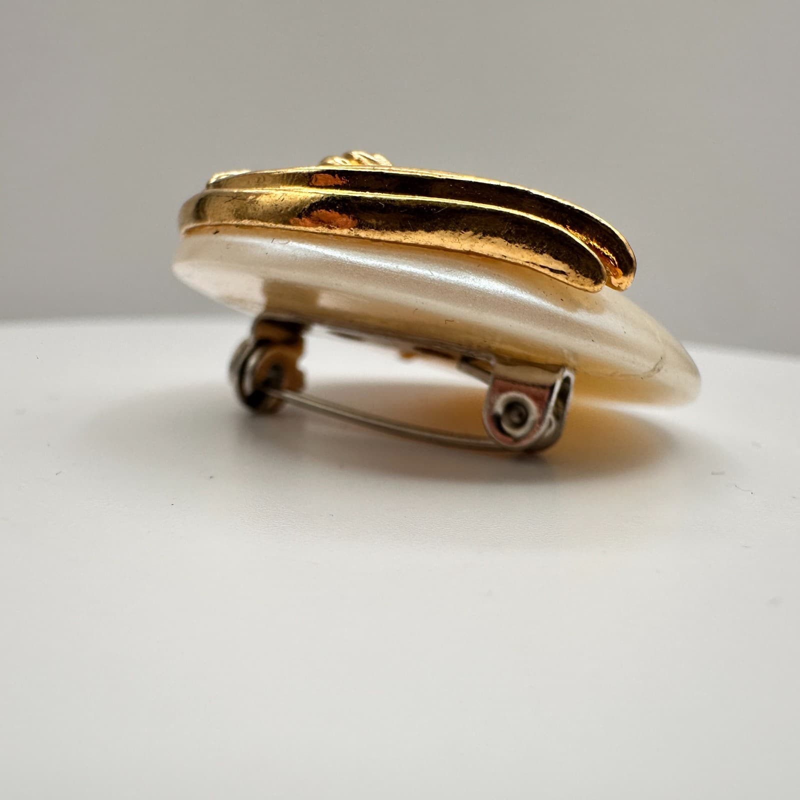 Vintage 90s Faux Pearl Gold Tone Plume Button Pin Brooch Art Nouveau Jewelry - Thumbnail 5