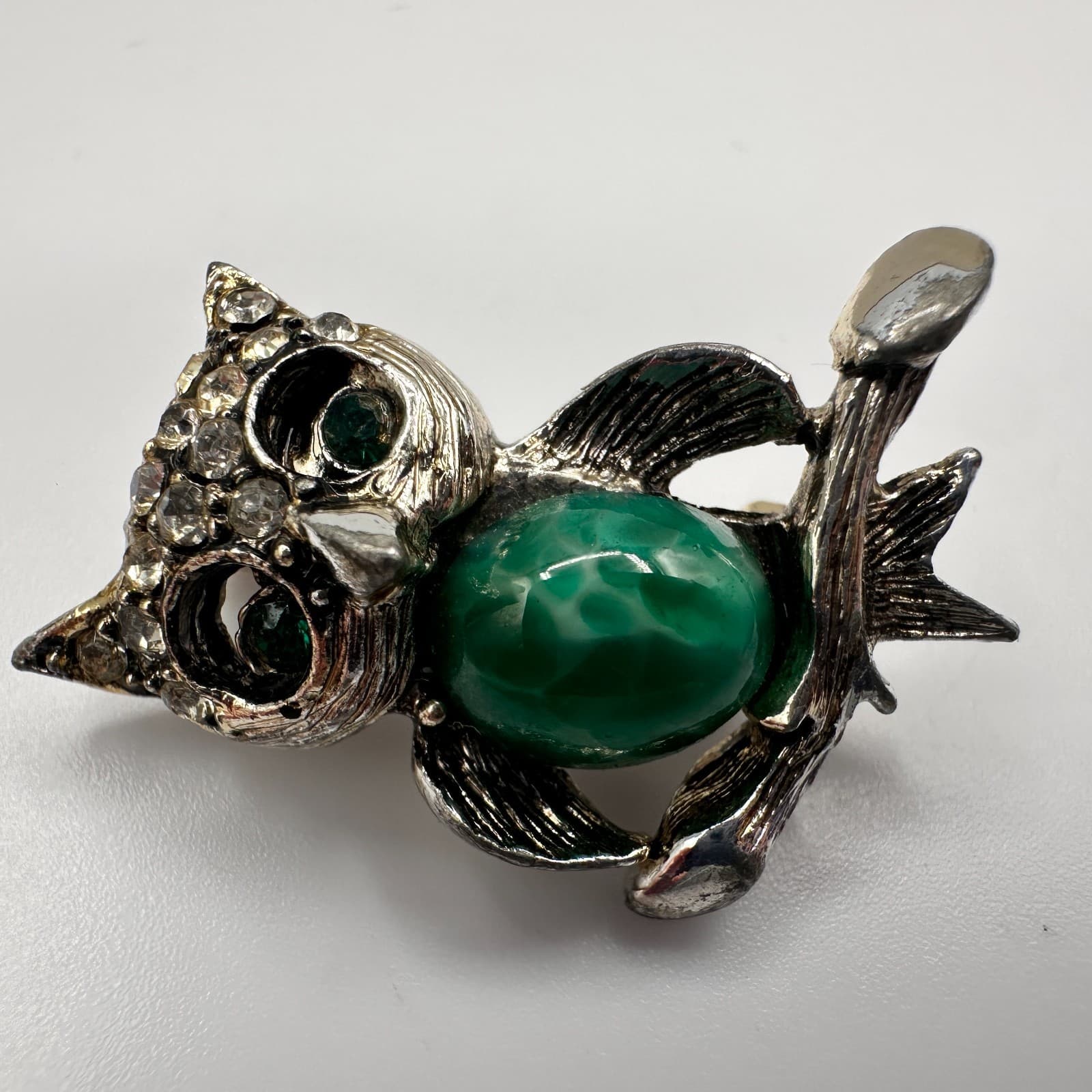 Vintage 80s Silver Tone Owl Brooch Green Stone Crystal Rhinestone Bird Jewelry - Thumbnail 5
