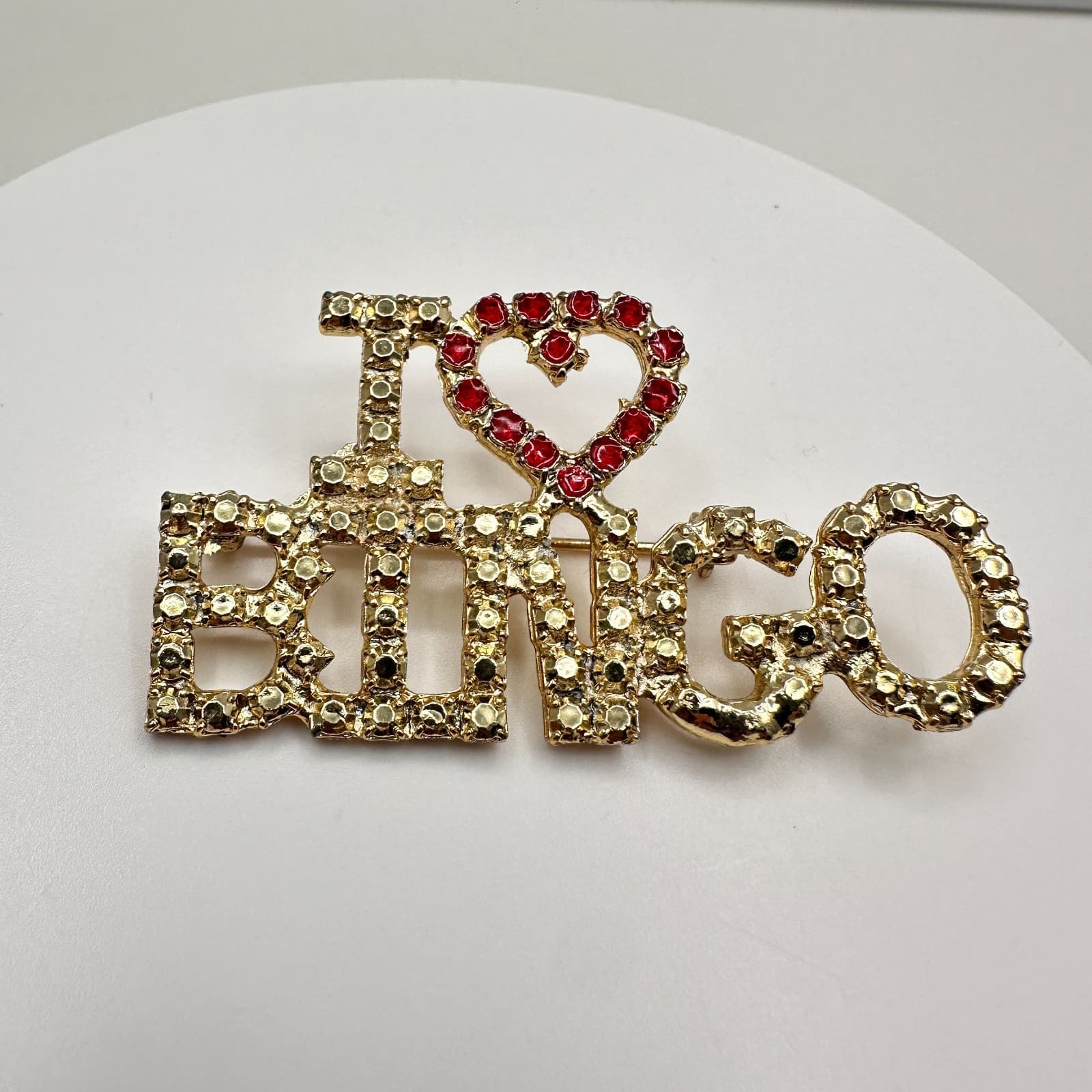 Vintage 80s "I Love Bingo" Heart Gold Tone Pin Brooch Red Rhinestone Jewelry - Image 1