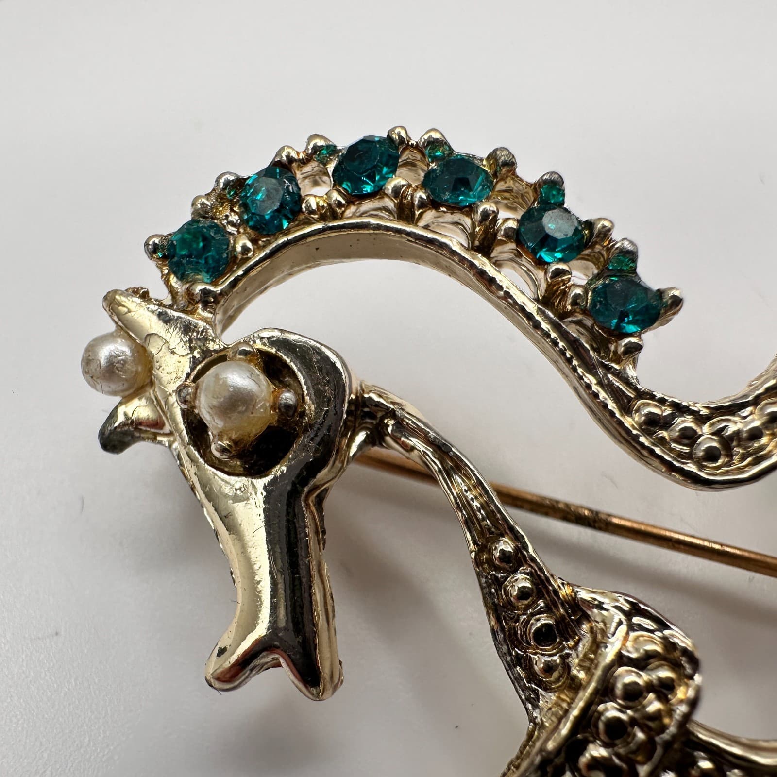 Vintage 80s Gold Tone Horse Brooch Pin Green Rhinestone Faux Pearl Eye Jewelry - Thumbnail 5