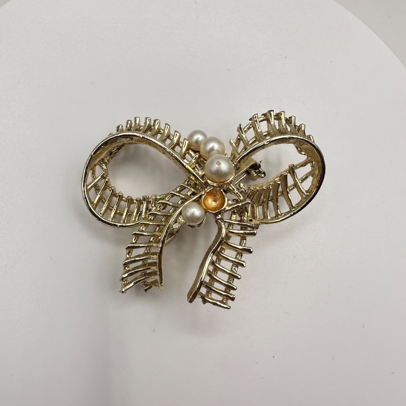 Vintage 80s Gold Tone Faux Pearl Bow Brooch Pin Ribbon Woven Knotwork Jewelry - Image 1