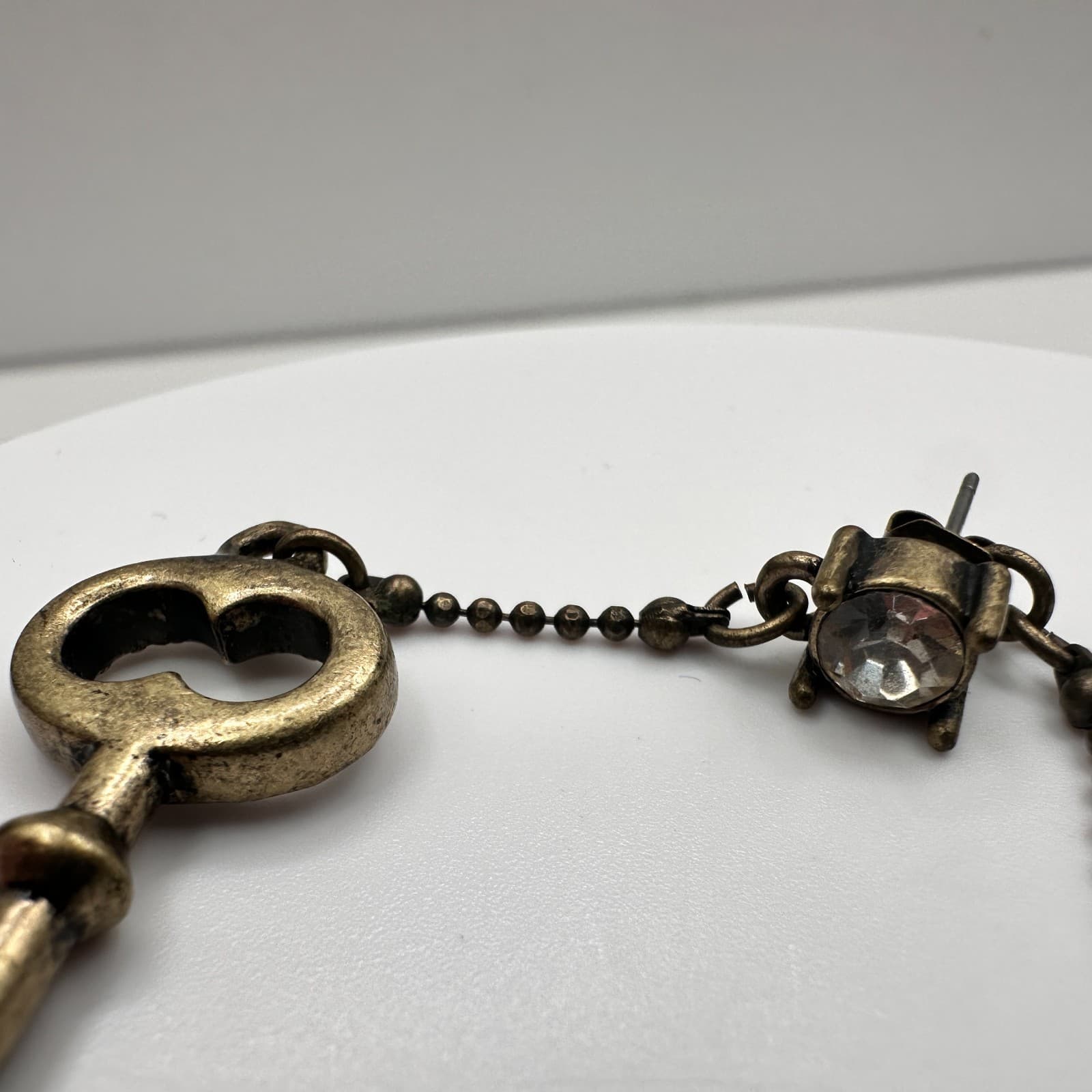 Vintage 70s Brass Tone Skeleton Key Dangle Drop Stud Brooch Pin Crystal Jewelry - Thumbnail 3