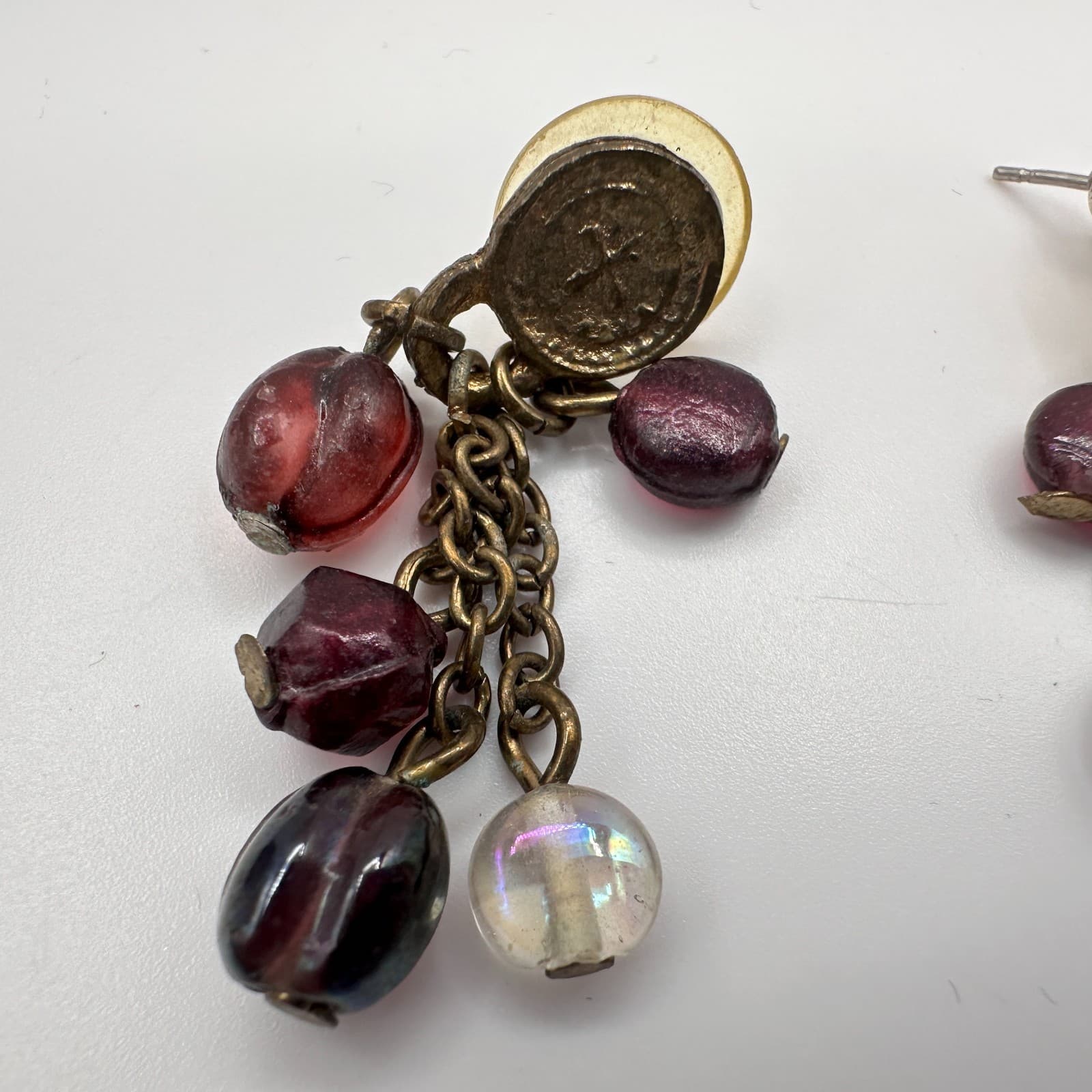 Vintage Y2K Grapes Dangle Earrings Iridescent Beaded Brass Tone Chain Jewelry - Thumbnail 3
