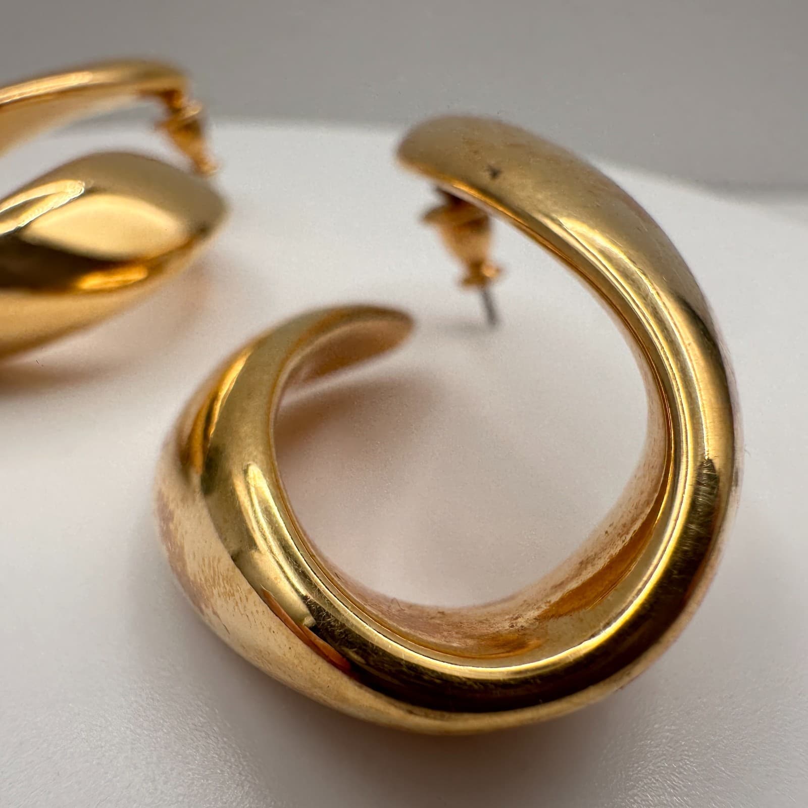 Vintage 90s Puffy Gold Tone Curled Ribbon Hoop Earrings Women's Classic Jewelry - Thumbnail 3