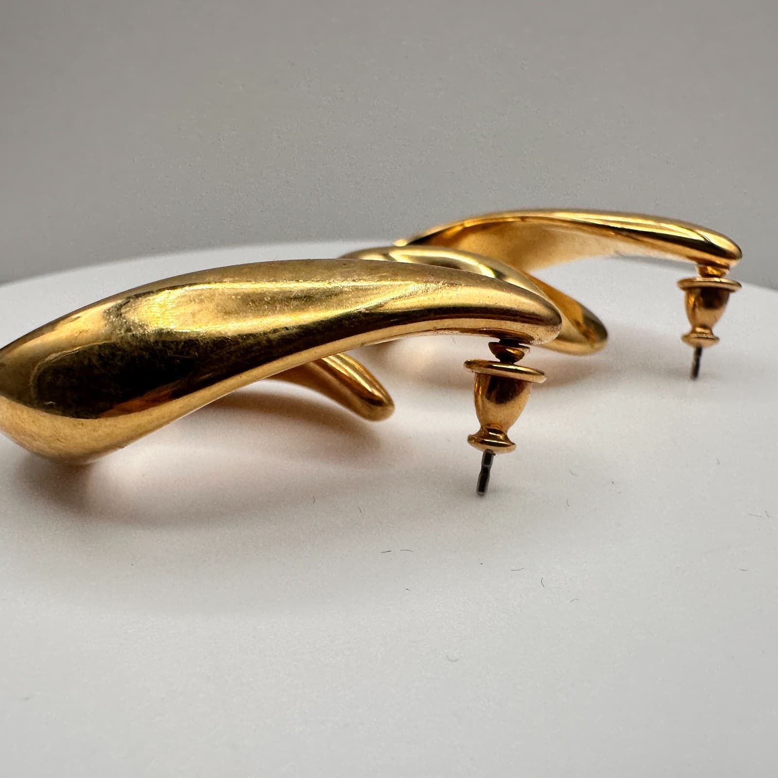 Vintage 90s Puffy Gold Tone Curled Ribbon Hoop Earrings Women's Classic Jewelry - Thumbnail 6