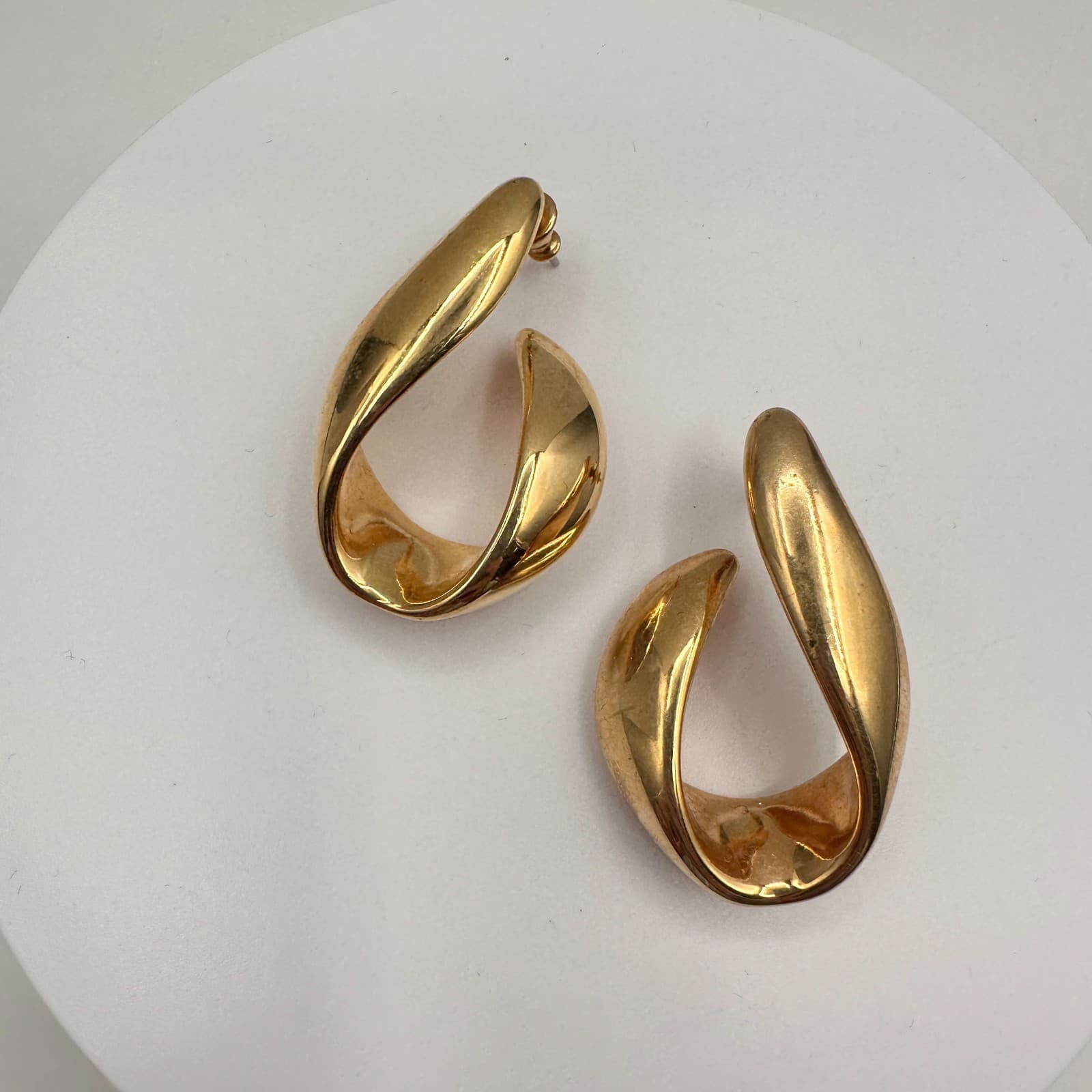 Vintage 90s Puffy Gold Tone Curled Ribbon Hoop Earrings Women's Classic Jewelry - Image 1