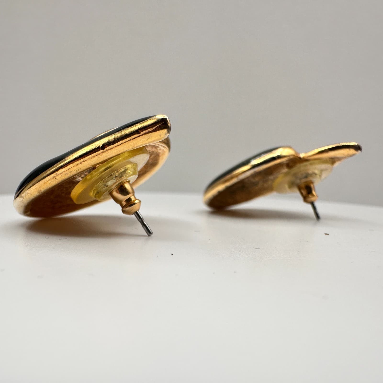 Vintage 80s Black Enamel Gold Tone Swirl Seashell Pierced Stud Earrings Jewelry - Thumbnail 5