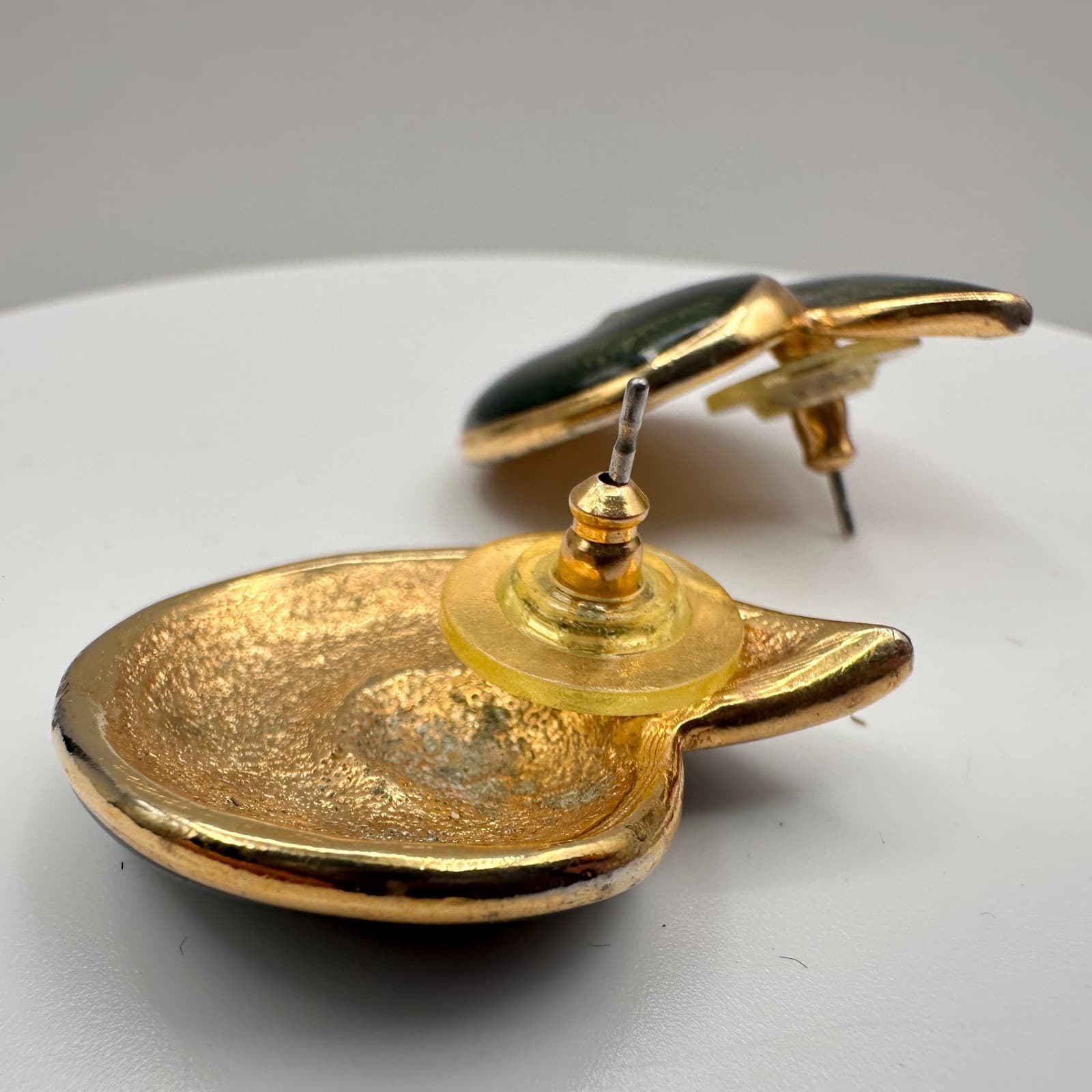 Vintage 80s Black Enamel Gold Tone Swirl Seashell Pierced Stud Earrings Jewelry - Thumbnail 6