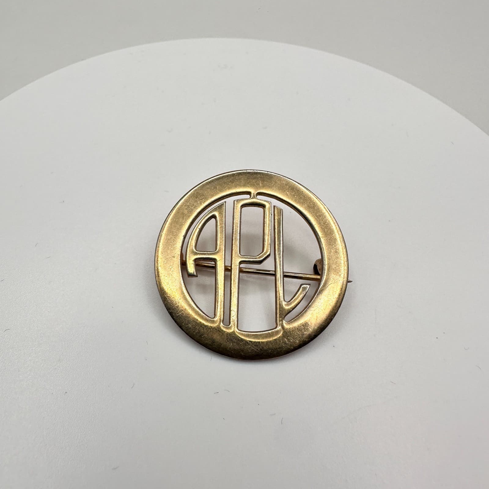 Vintage 90s Gold Tone Circle Monogram APL Initial Brooch Pin Women's Jewelry - Image 1