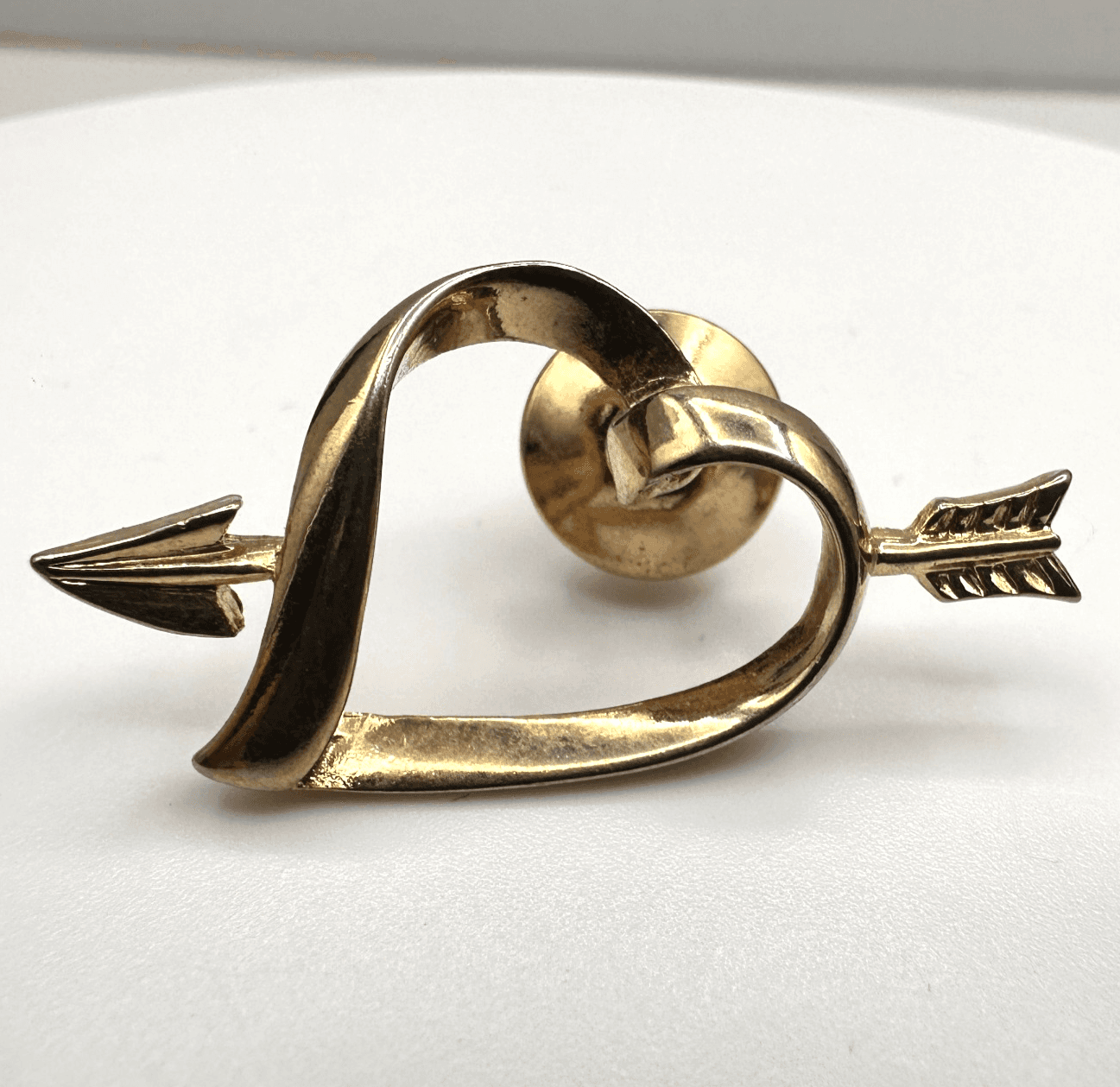 Vintage 80s AVON Love Struck Gold Tone Heart Arrow Brooch Pin Cupid Gift Jewelry - Image 1