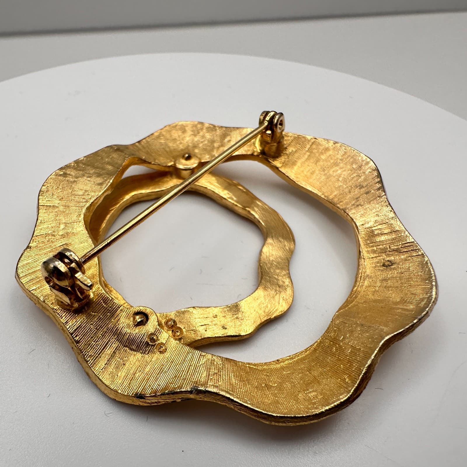 Vintage 80s Gold Tone Abstract Wavy Circle Brooch Pin Textured Double Layer - Thumbnail 6