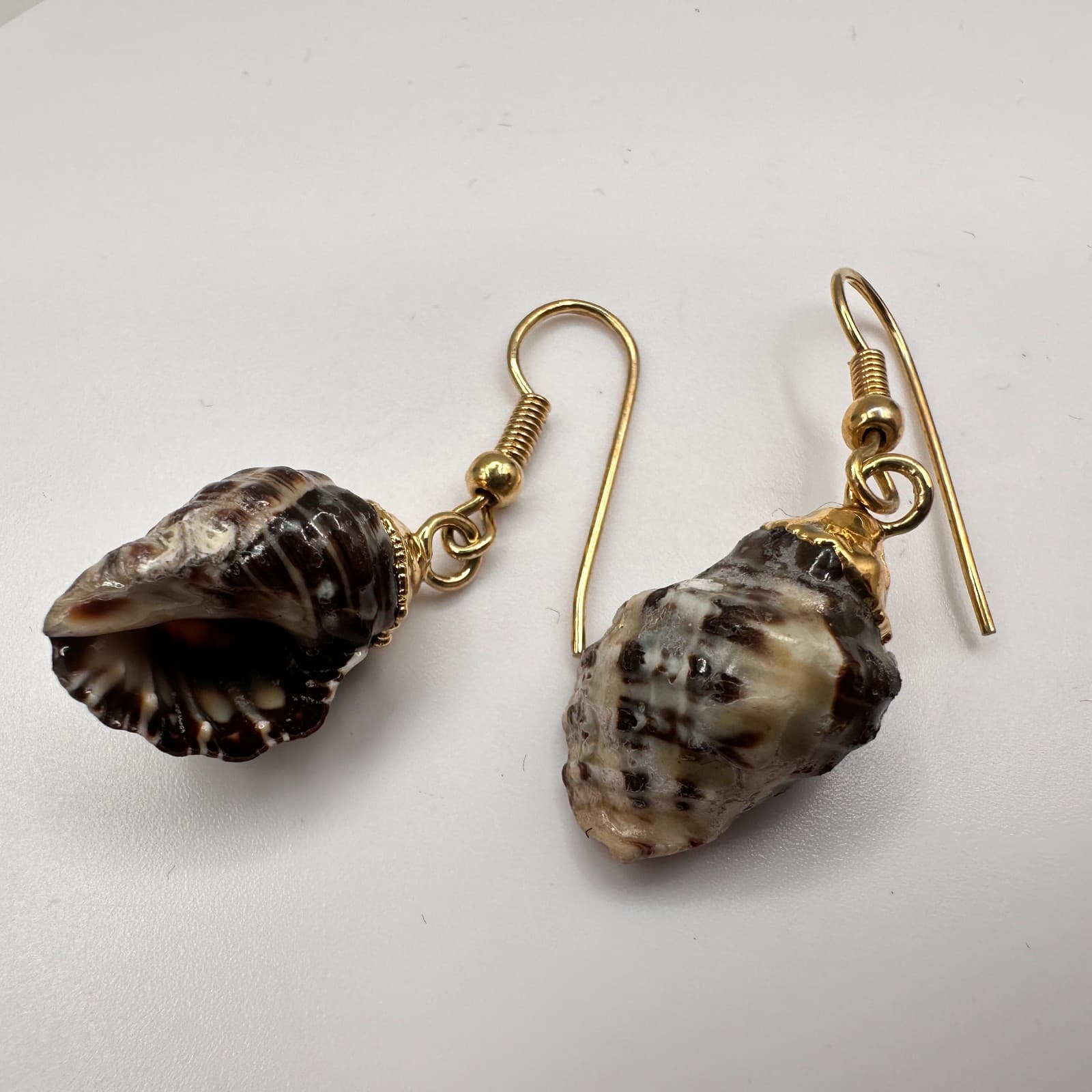 Vintage 90s Natural Sea Shell Dangle Earrings Gold Tone Beach Women's Jewelry - Thumbnail 4